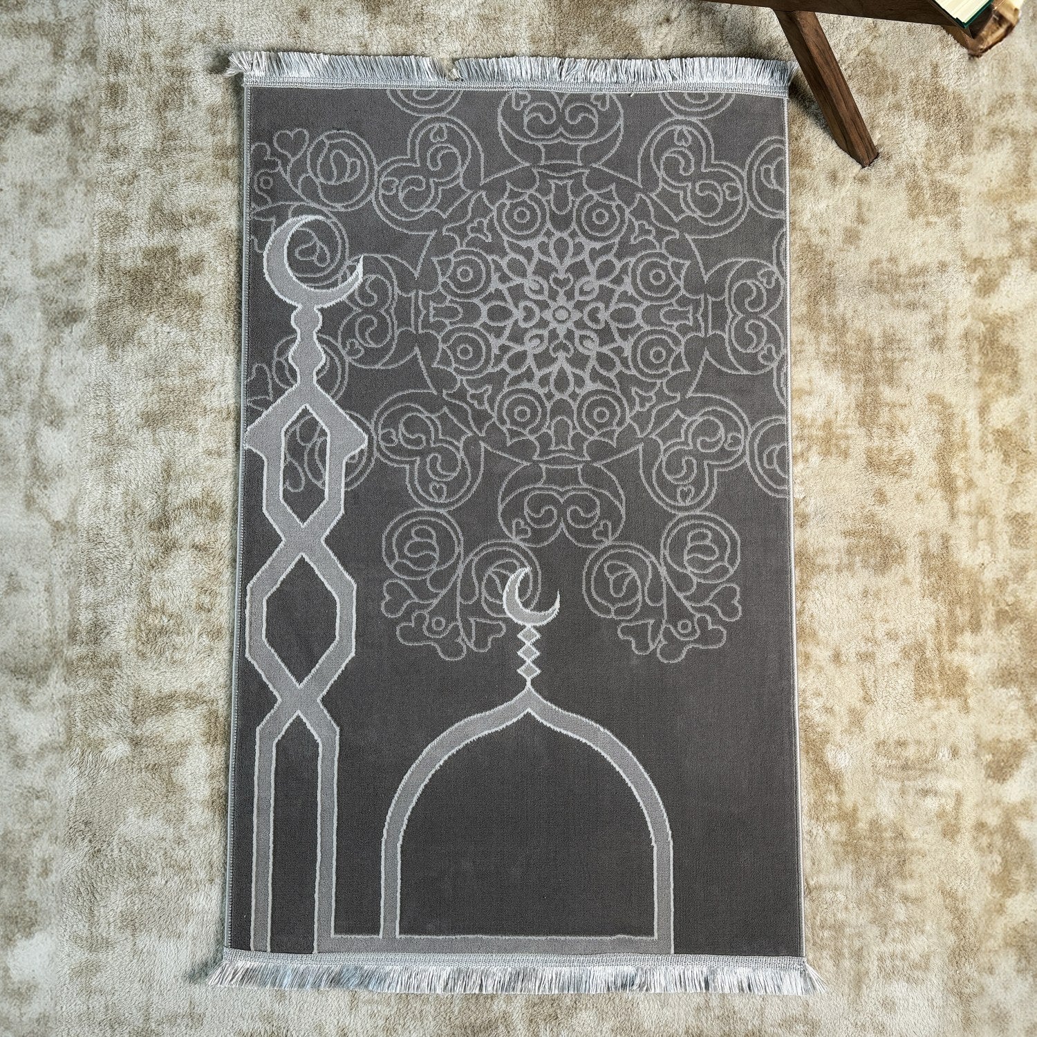 Premium Islamic Prayer Mat with Beautiful Designs - Perfect Gift for Muslims - Ideal for Home, Mosque, and Travel Use