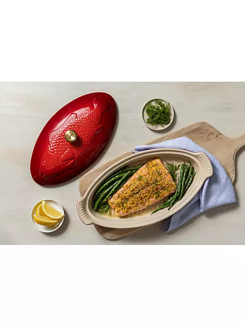Le Creuset Heritage Oval Fish Baker 1.6L - Enameled Cast Iron Casserole Dish for Baking, Roasting & Serving - Cherry Red (Cerise) - Perfect for Fish, Vegetables & Family Dinners