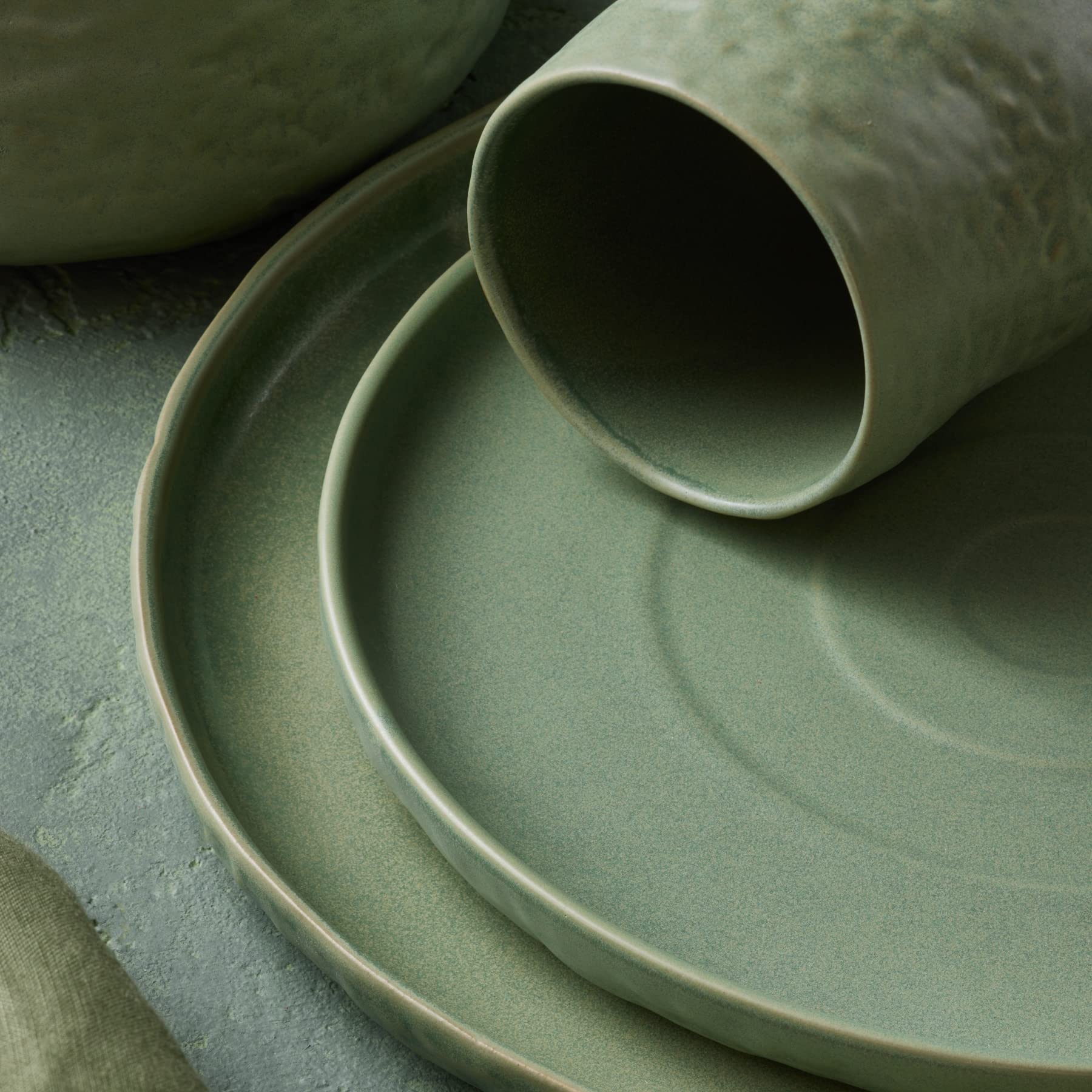 Mercer Project SHOSAI 16-Piece Stoneware Dinnerware Set - Modern Plates & Bowls Set for 4, Sage Green - Elegant Tableware for Everyday Dining, Dinner Parties & Home Decor