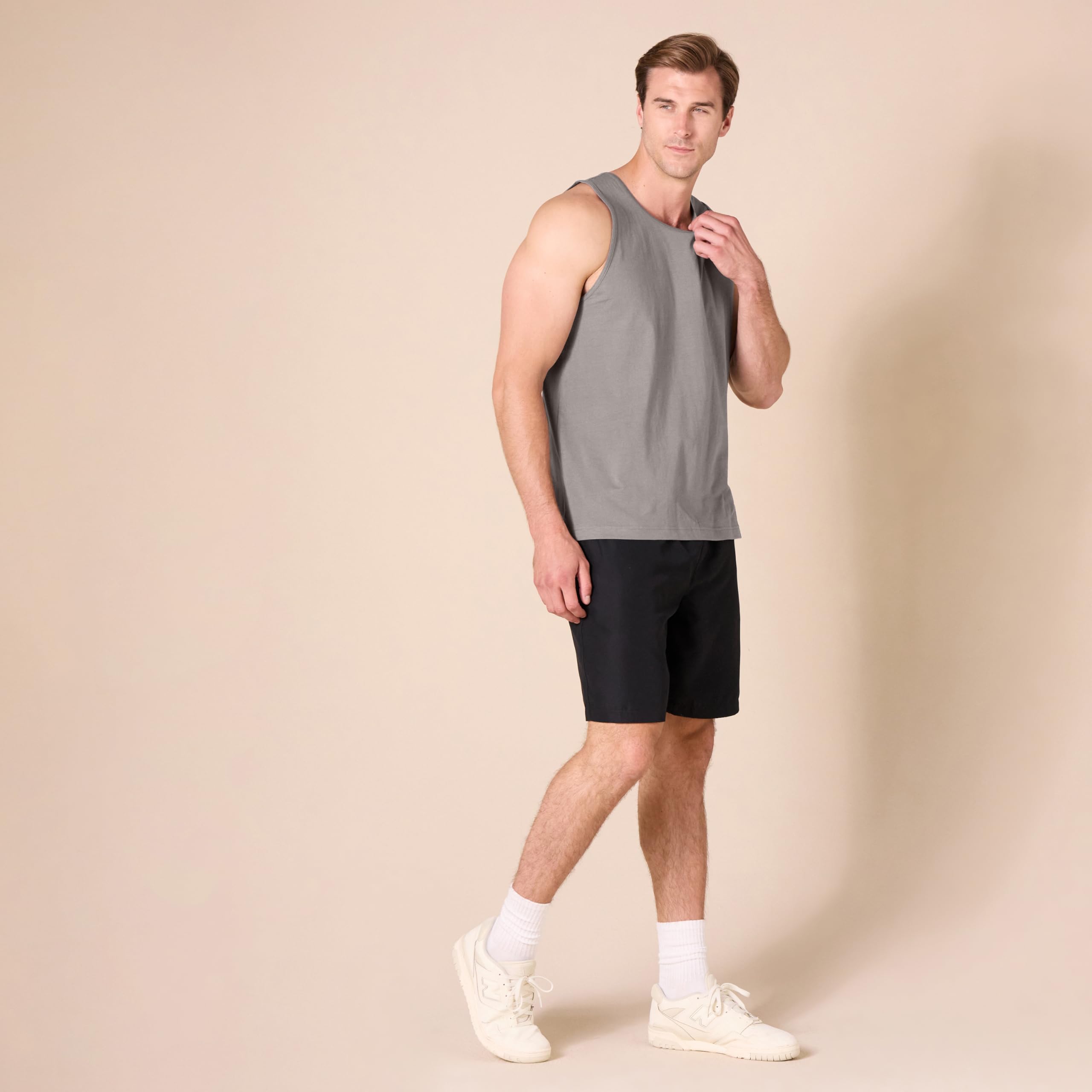 Amazon Essentials Slim-Fit Men's Tank Top - Breathable Cotton Casual Sleeveless Shirt for Gym, Workout & Summer Streetwear