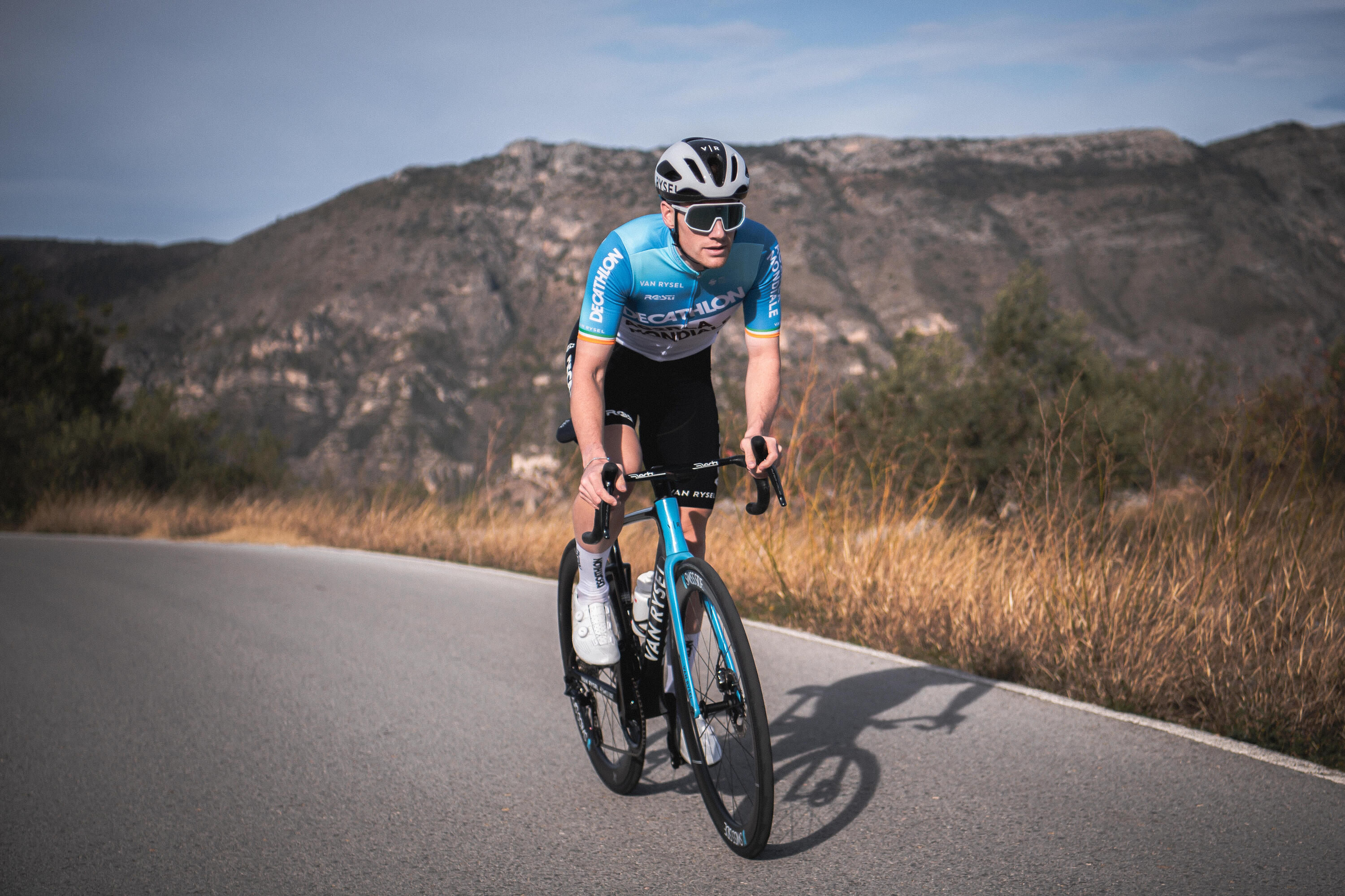 Van Rysel RCR Pro Replica Dura Ace Di2 Road Bike - AG2R Team Edition | High-Performance Carbon Frame for Racing & Endurance Training | Perfect for Competitive Cyclists & Triathletes