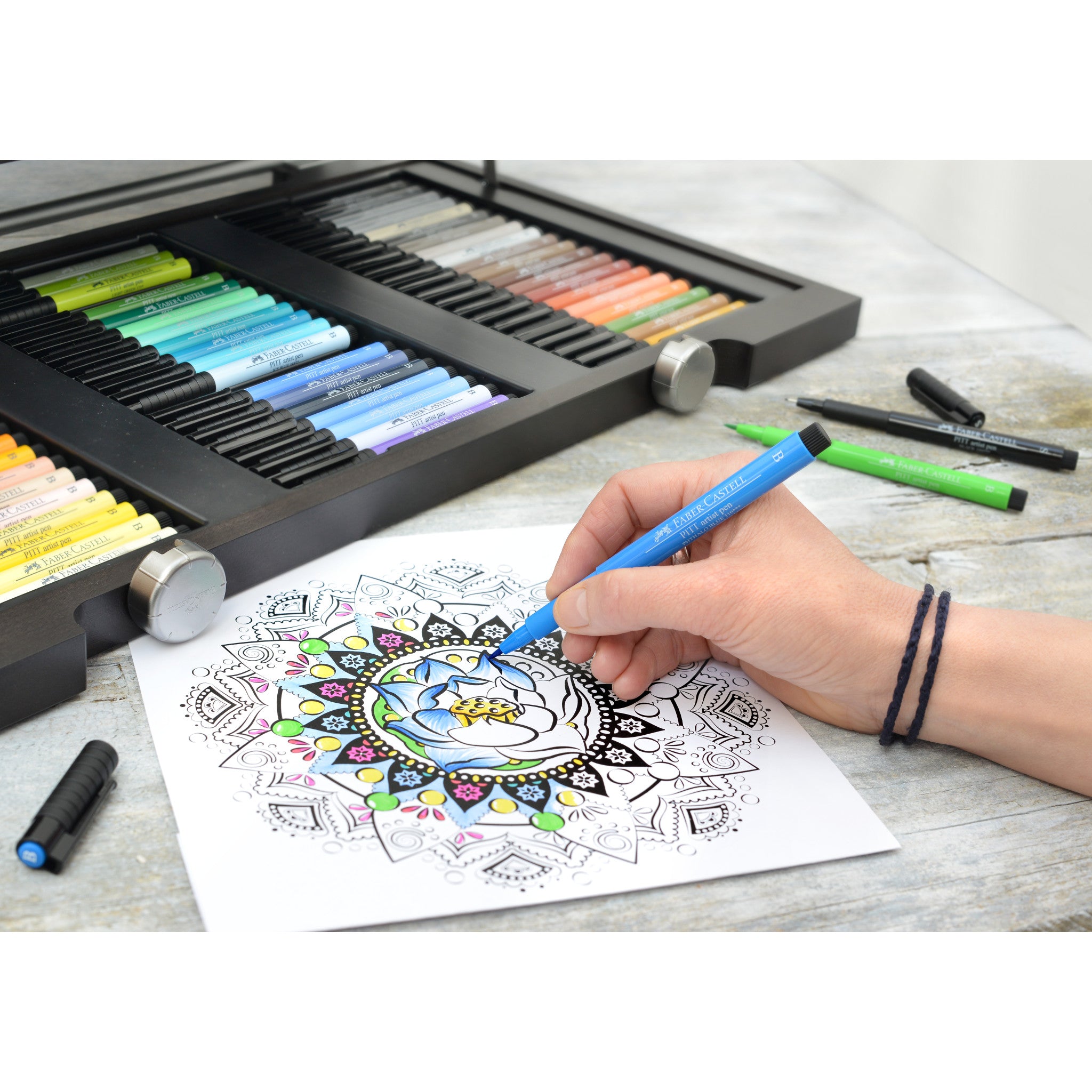 Pitt Artist Pen Brush #172 Earth Green #167572 - Premium Waterproof Ink for Calligraphy, Sketching & Illustration | Ideal for Artists, Designers & Crafters