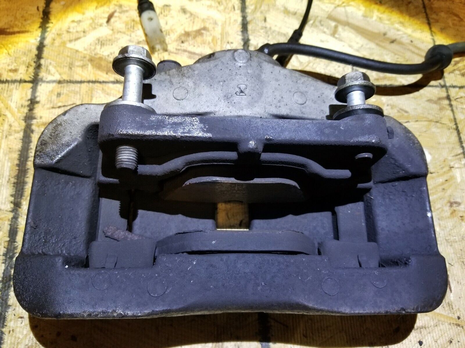 2006-2010 BMW 650i E63 Left Front Brake Caliper OEM Replacement - Perfect for Performance Upgrades & Daily Commuting