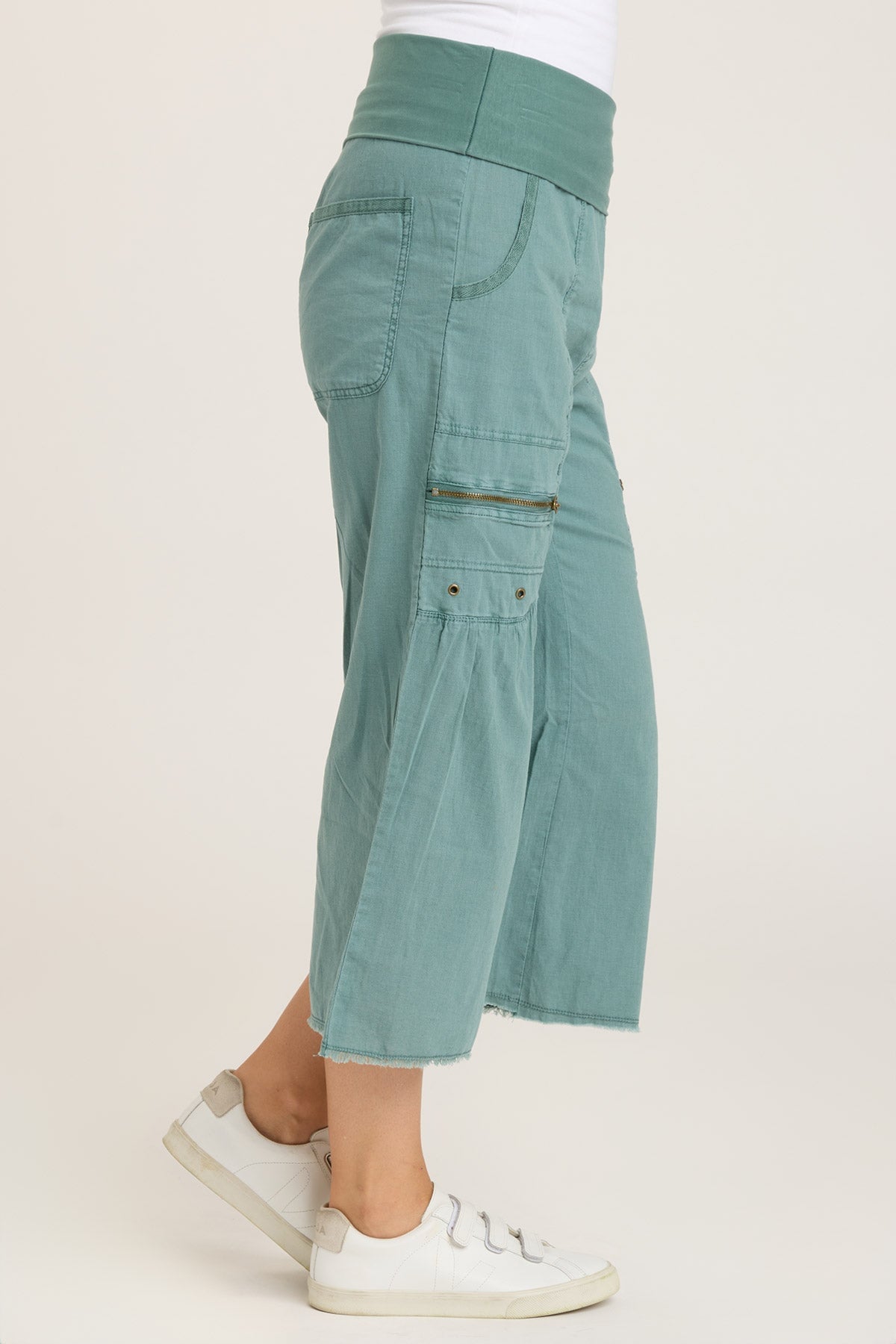 Pasqual Crop 2.0 Women's Casual T-Shirt - Soft Cotton Short Sleeve Top for Everyday Wear | Perfect for Outfits, Layering & Summer Fashion