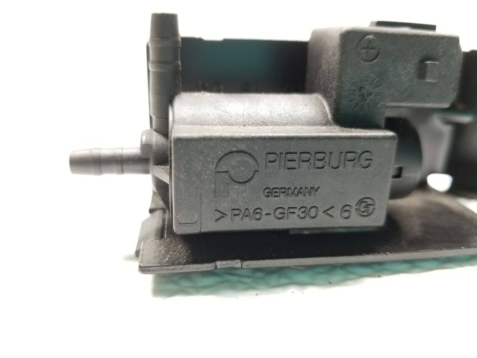 BMW E46 325xi Exhaust Flap Vacuum Control Valve with Bracket - OEM Replacement Part for 2001-2005 Models | Improves Engine Performance & Sound Control