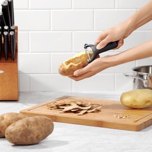OXO Y-Peeler - Sharp Stainless Steel Vegetable Peeler for Effortless Peeling - Perfect for Potatoes, Carrots, Apples & More - Ideal for Home Kitchen & Professional Use