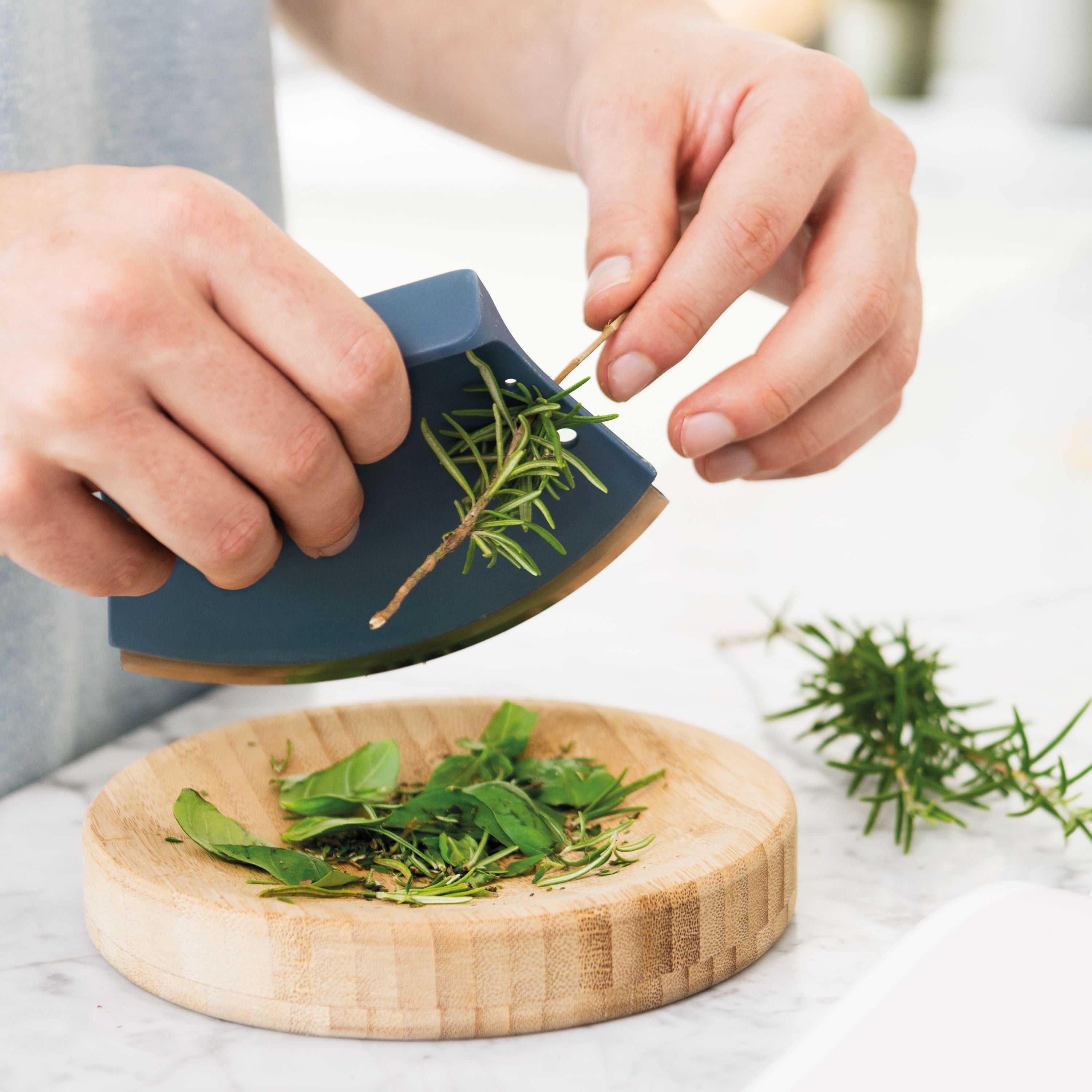BergHOFF Leo 2-Piece Bamboo Herb Cutter Set with 6.25