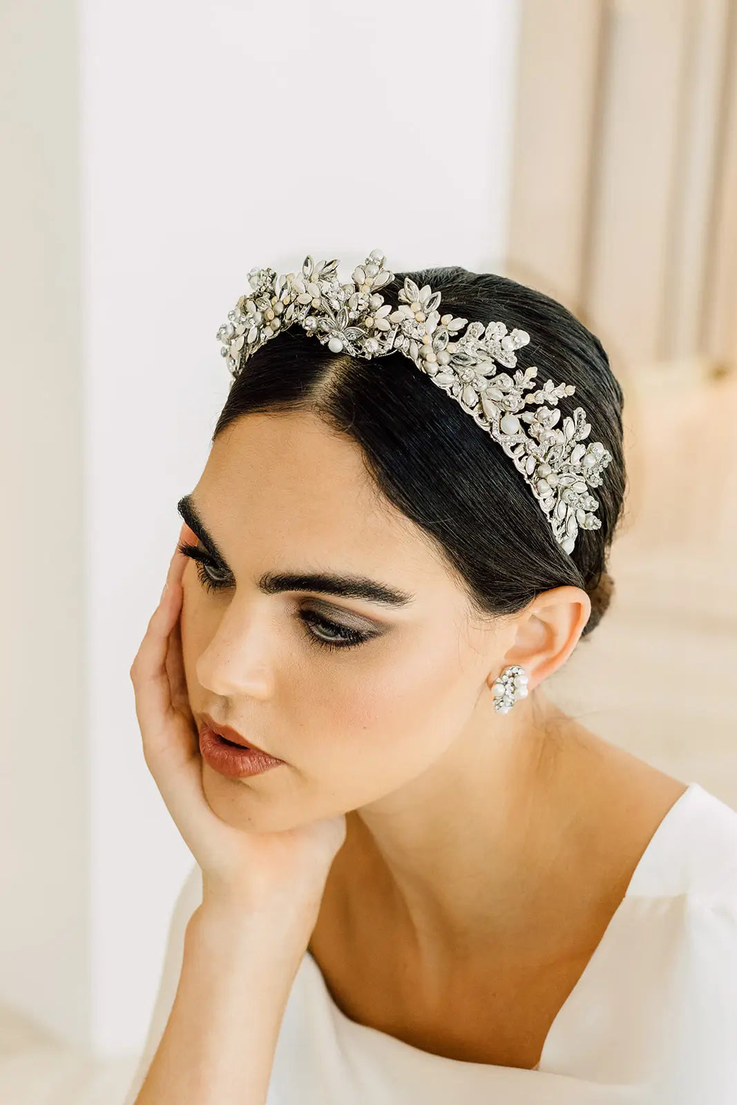 Magnificent Crown - Elegant Royal Tiara for Weddings, Prom & Cosplay | Perfect for Brides, Pageants & Themed Parties