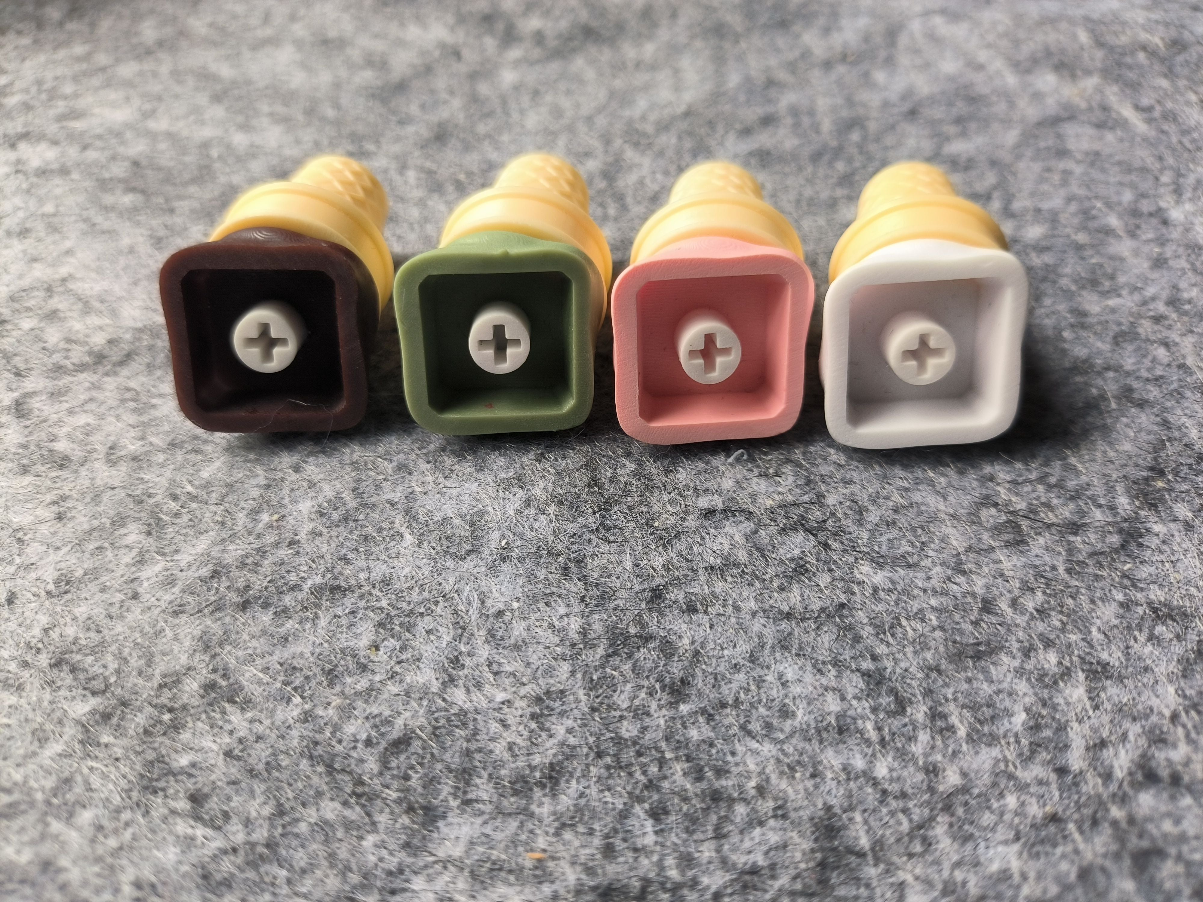 Funny Food-Themed Keycaps for Mechanical Keyboards - Ice Cream Drip Design, Unique & Customizable - Perfect for Gamers & Typing Enthusiasts