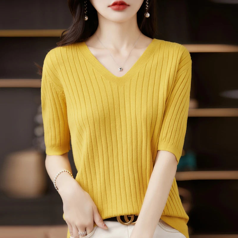 Women's Short Sleeve V-Neck Knit Casual Sweater - Soft Comfortable Pullover for Everyday Wear, Office & Weekend Outfits