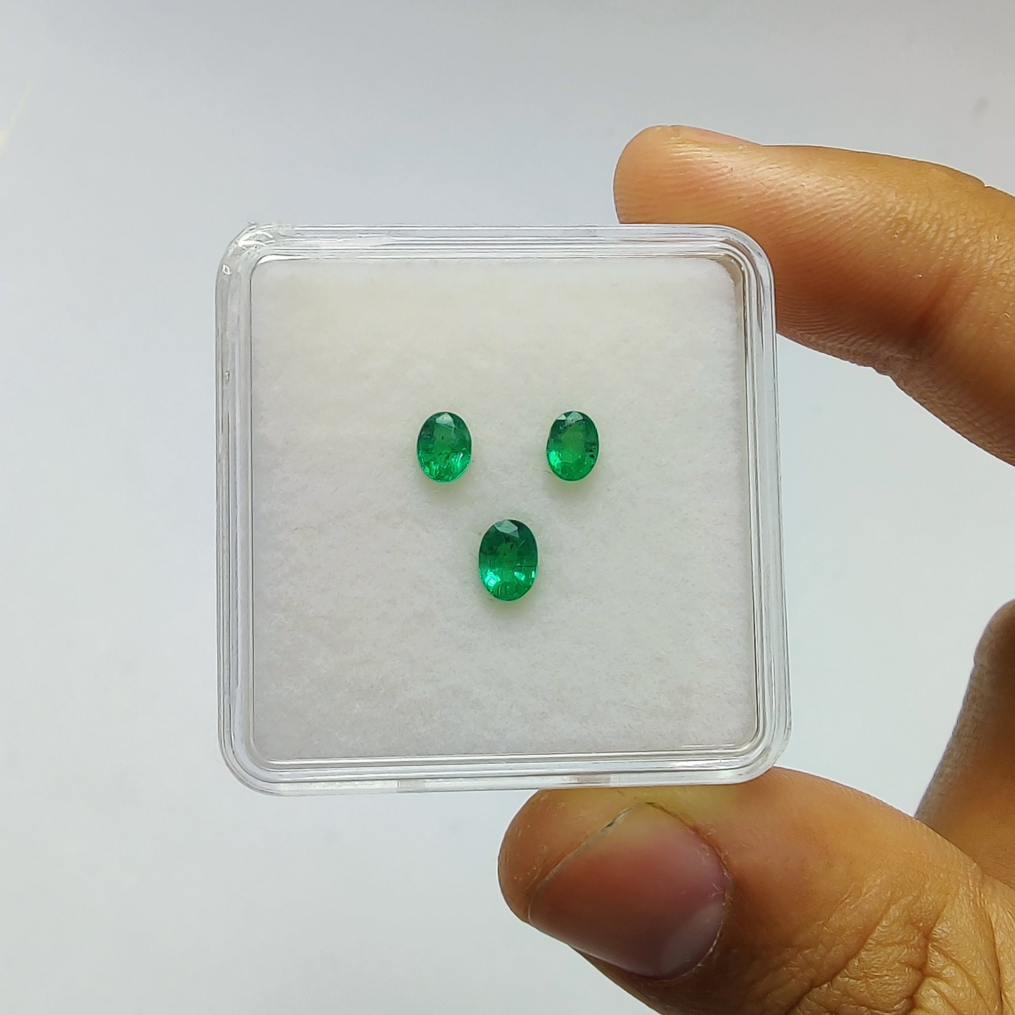 Natural Untreated Green Emerald Gemstone Set - 0.80cts Oval Cut (4.5*3.5mm & 5*4mm) - 3 Piece Collection for Jewelry Making, Engagement Rings & Gift Giving