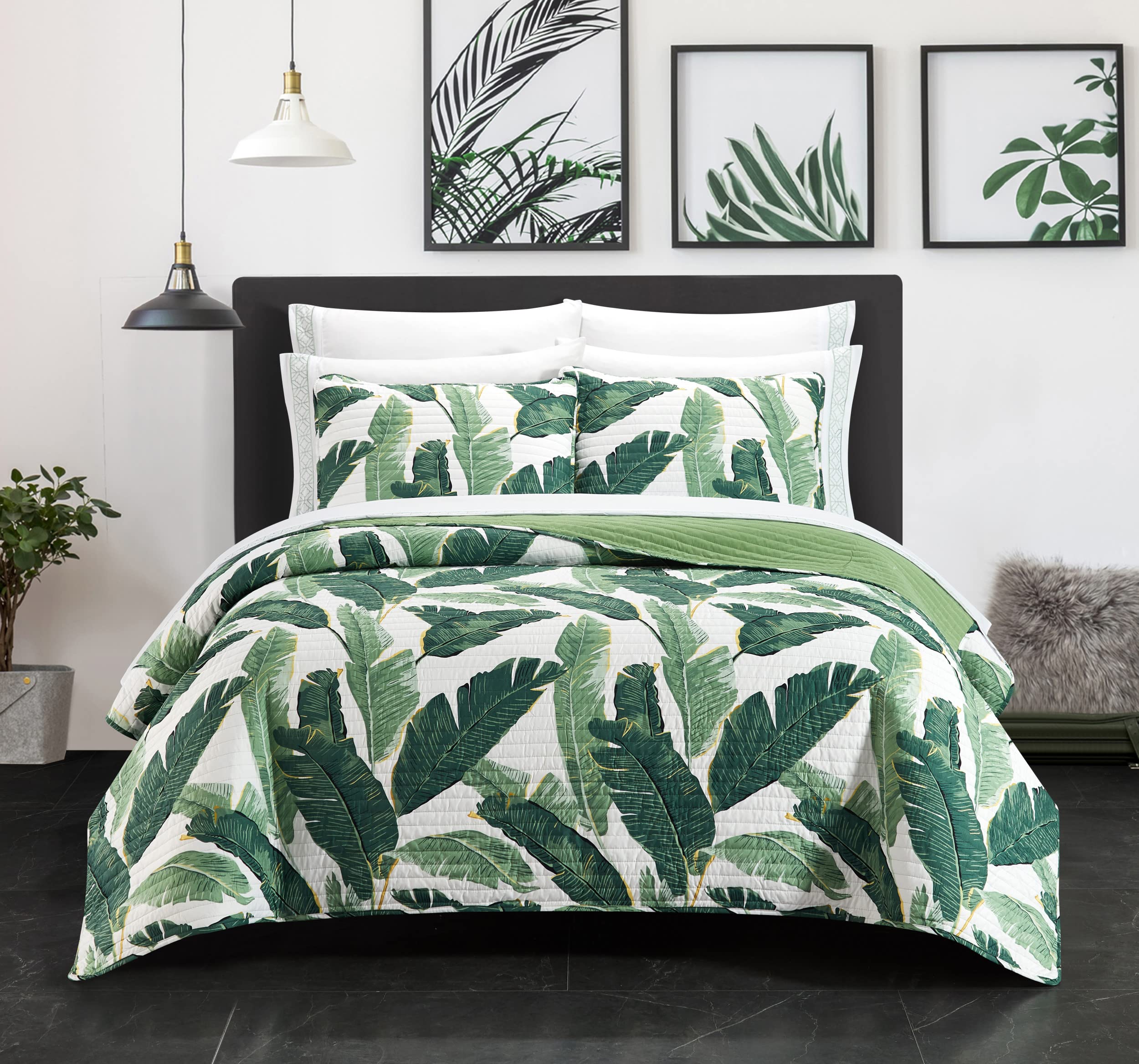 Stylish Palm Springs 9-Piece Quilt Set with Palm Tree Print - Includes Sheet Set & Decorative Pillow Shams, Queen Size, Green | Perfect for Beach-Themed Bedrooms & Vacation Home Decor