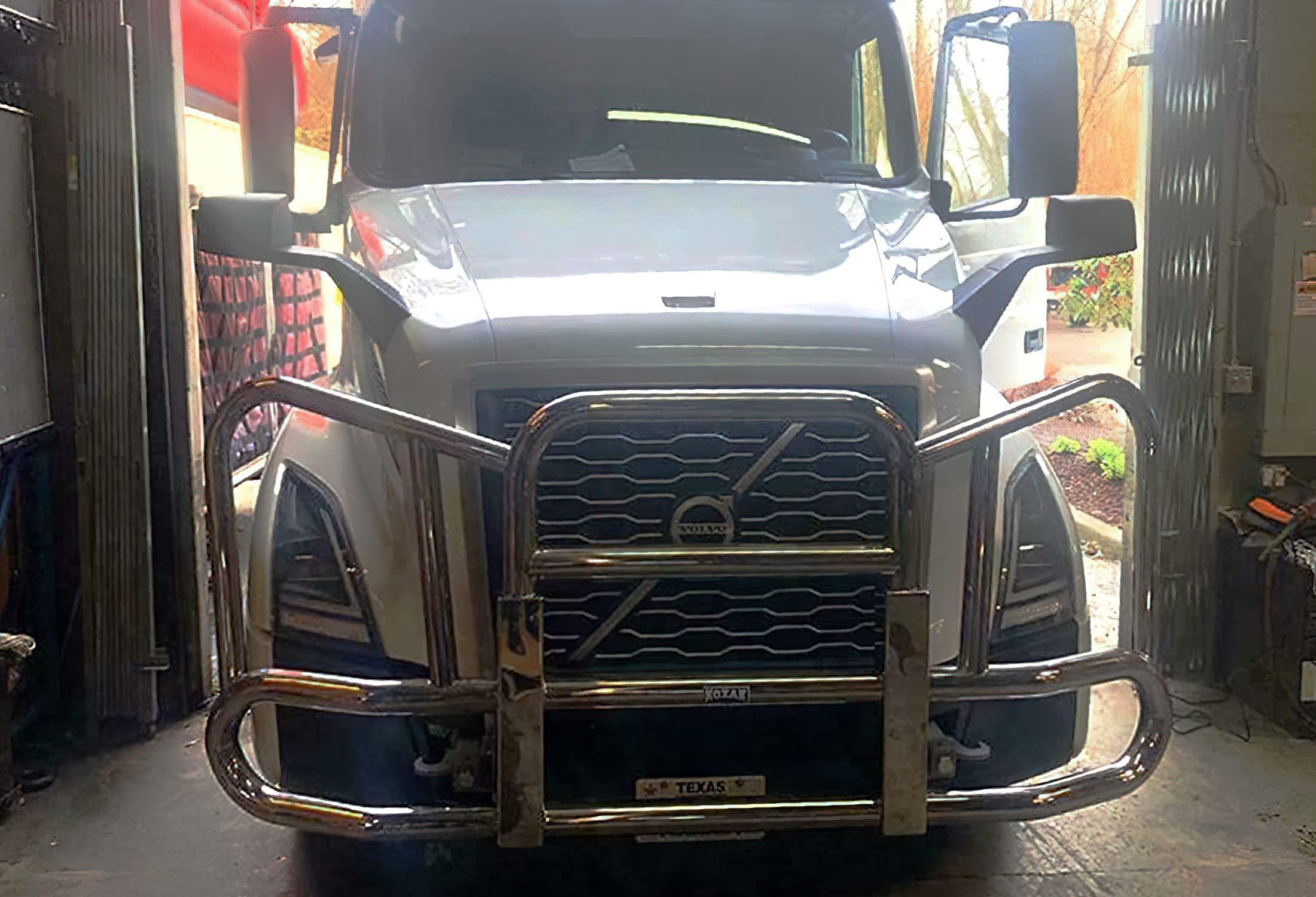 Volvo VNL 2018+ Front Grille Guard with LED Lights for Truck Protection