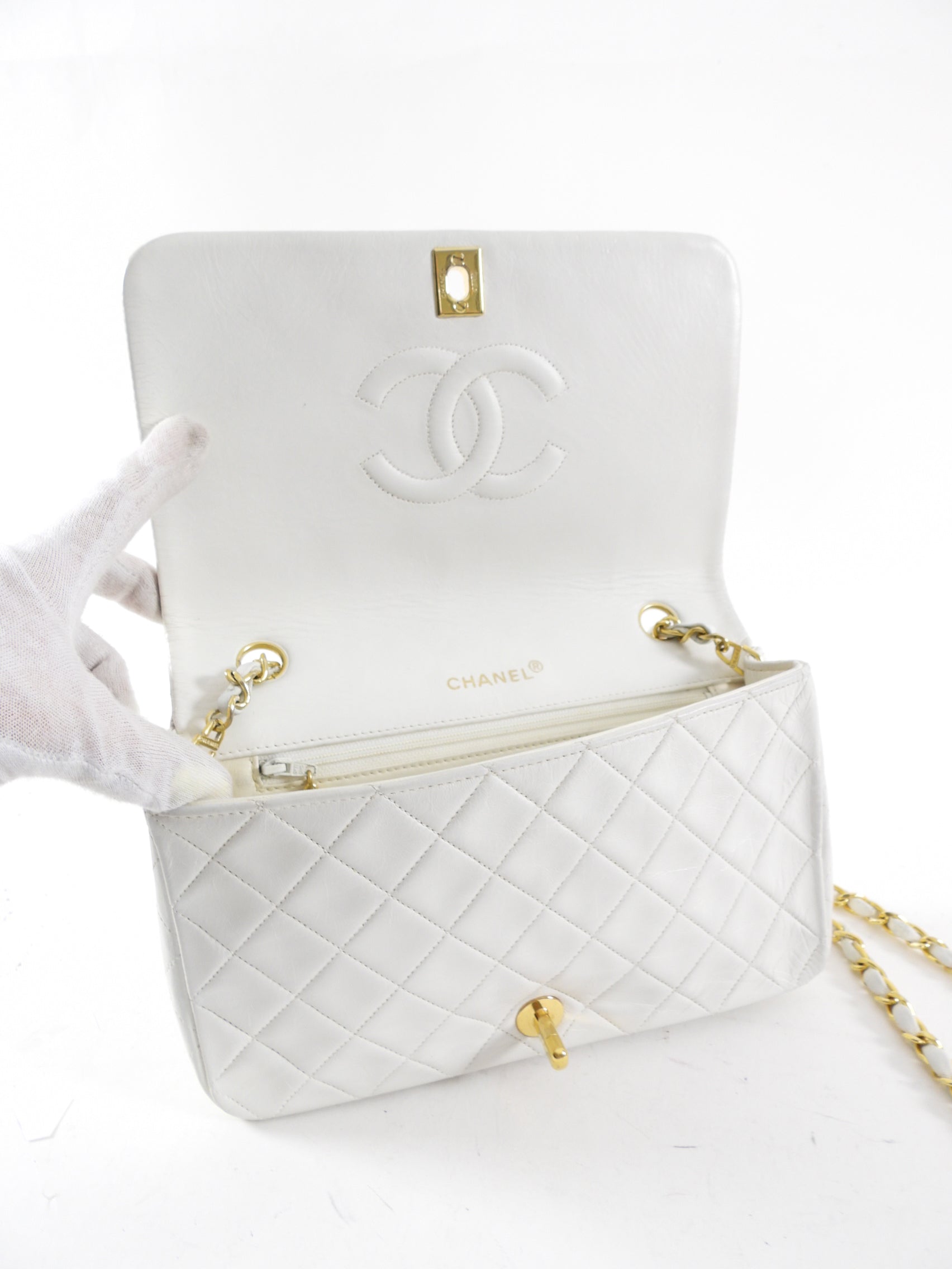 Vintage Chanel 1989 White Classic Medium Double Flap Bag - Authentic Luxury Handbag for Women, Perfect for Evening Events & Special Occasions