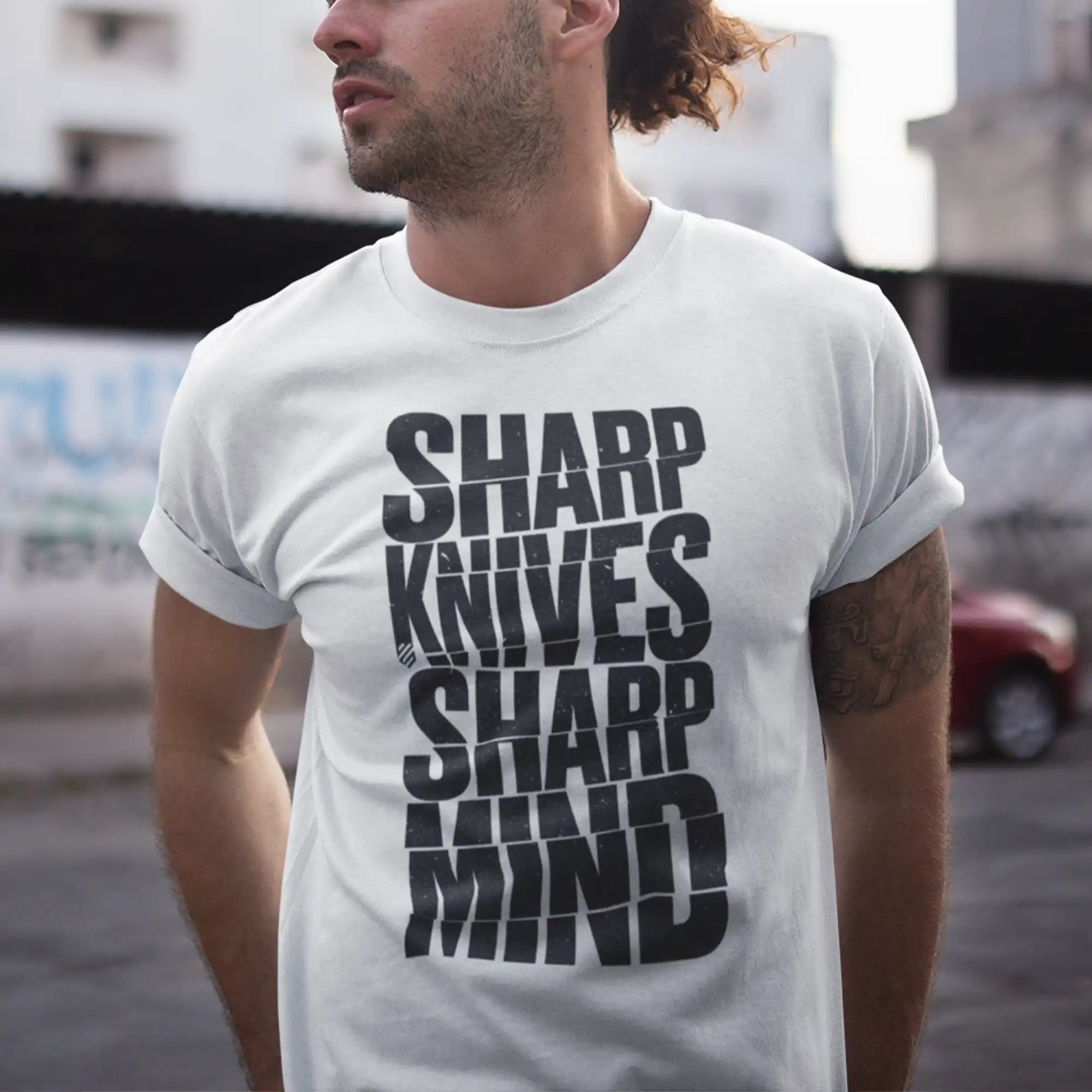 Sharp Knives Sharp Mind T-Shirt - Funny Kitchen Lover Gift for Chefs & Cooking Enthusiasts - Perfect for Cooking Classes, BBQ Parties & Culinary Events
