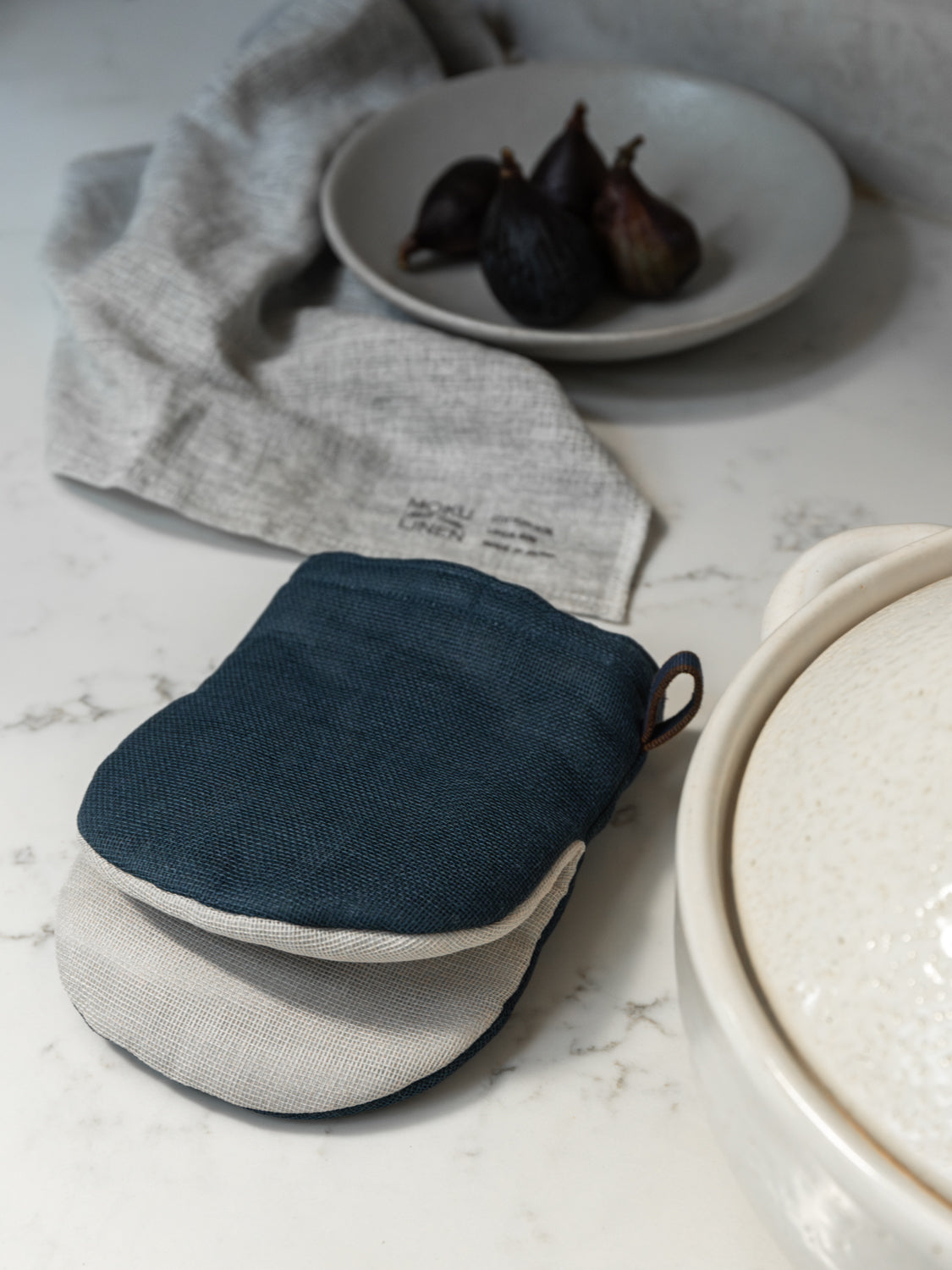 Caya Heat Resistant Kitchen Oven Mitts - Premium Silicone Cooking Gloves for Baking, Grilling & BBQ - Non-Slip Grip & Extra Long Protection (Pair) - Perfect for Home Chefs & Outdoor Cooking