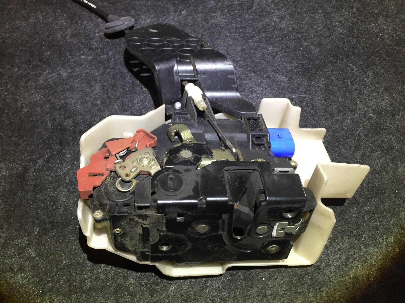 2003-2006 Porsche Cayenne Rear Right Passenger Door Lock Actuator - OEM Replacement Part - Perfect for Car Door Repair & Maintenance