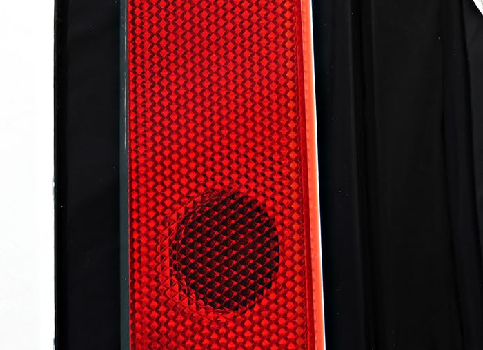 Land Rover LR4 Tail Lights Lamps Set 2014-2015 - Left & Right Side Replacement Parts for Off-Roading, Night Driving & Enhanced Vehicle Safety
