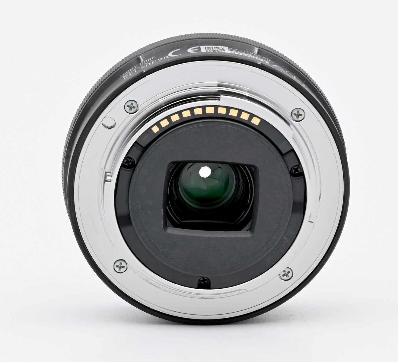 Used Sony E 20mm f/2.8 Lens for Sony Mirrorless Cameras - Perfect for Travel, Street & Low-Light Photography