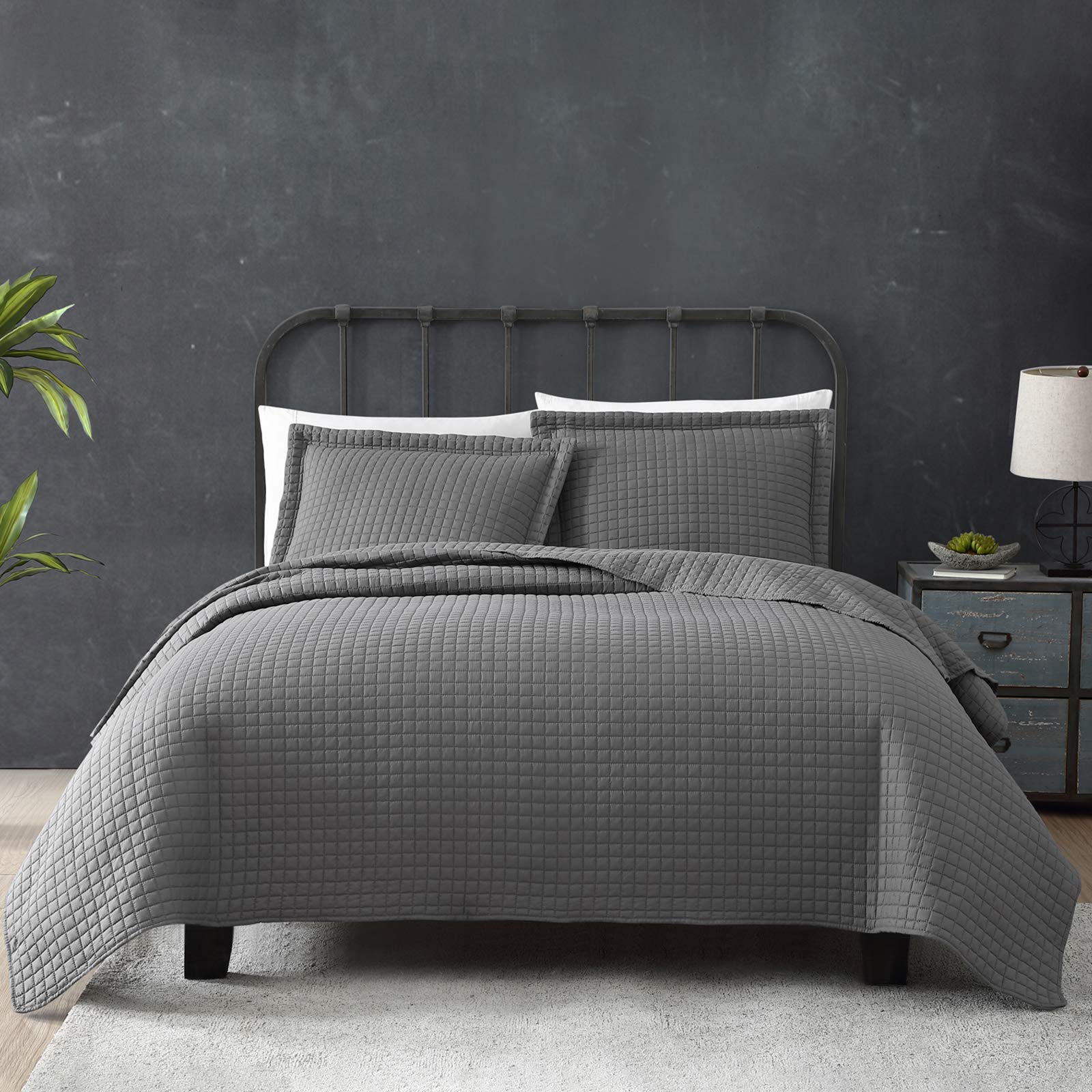 Tempcore 3-Piece King Size Quilt Set - Lightweight Microfiber Bedspread with 2 Shams, All-Season Soft Grey Checkered Coverlet for Bedroom Decor | Perfect for Master Bedroom, Guest Room & Dormitory