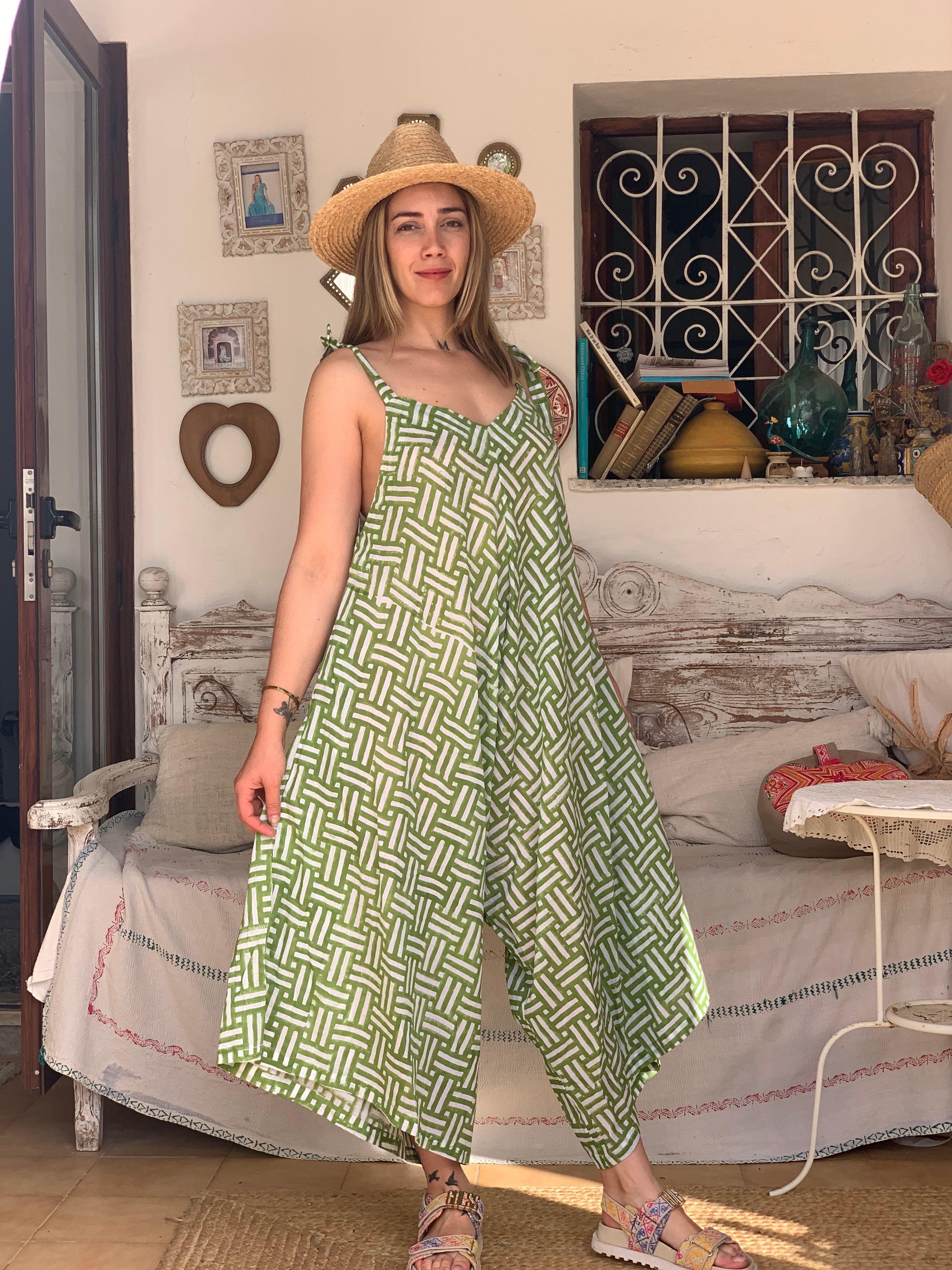 Women's Lightweight Green Jumpsuit for Summer - Casual Romper with Pockets, Perfect for Beach, Vacation & Outdoor Activities