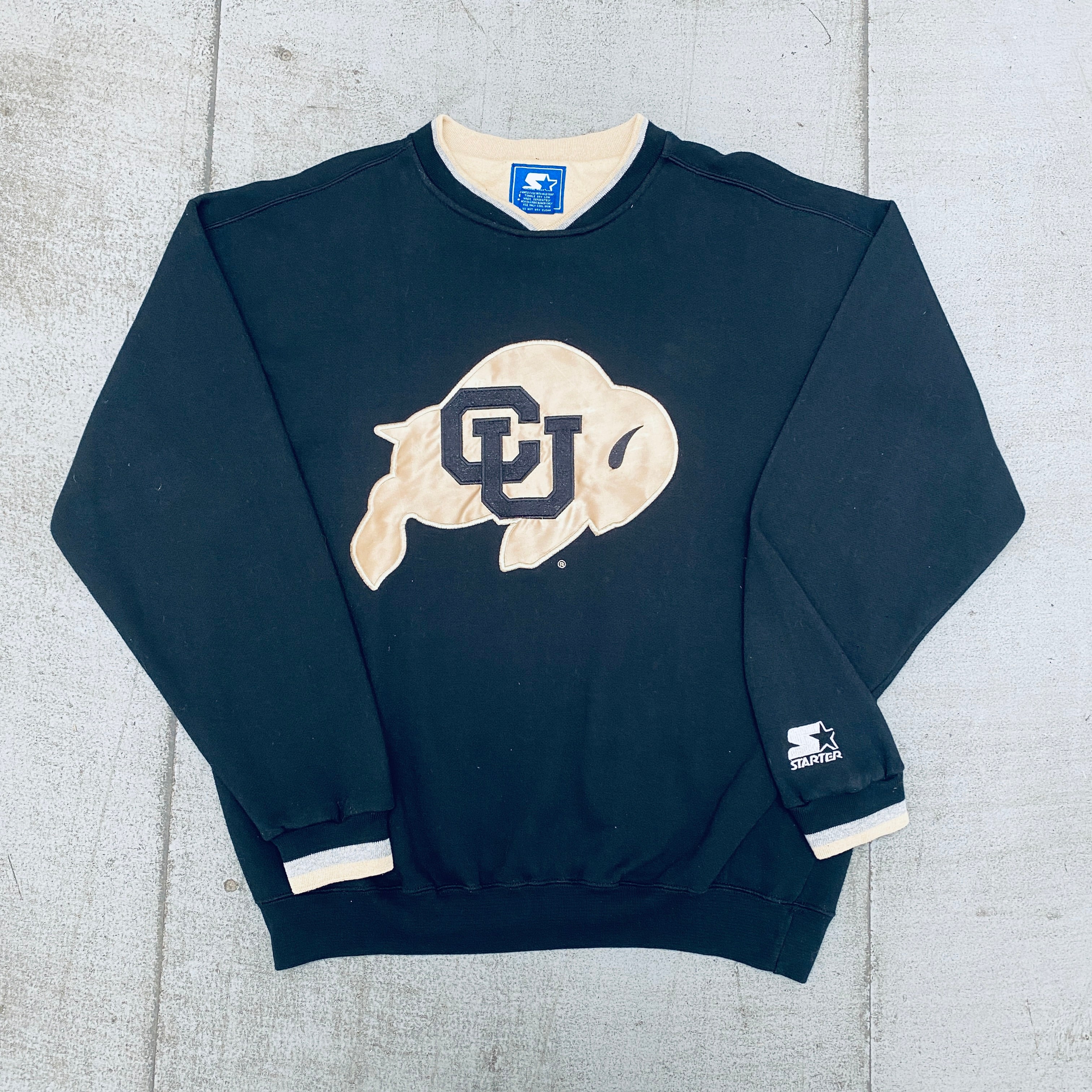 Vintage 1990's Colorado Buffaloes Embroidered Big Logo Starter Sweatshirt - L/XL - Retro College Football Fan Gear for Game Day & Casual Wear