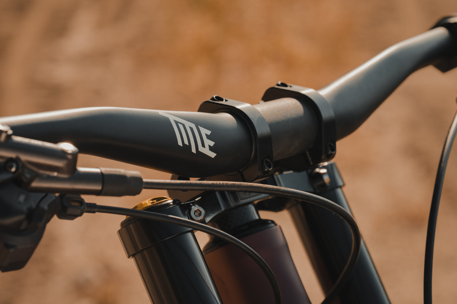 FORM Carbon 35 Road Bike Handlebars - Lightweight Carbon Fiber Handlebar for Road Cycling, Racing & Endurance Training | Perfect for Competitive Cyclists & Performance Riders