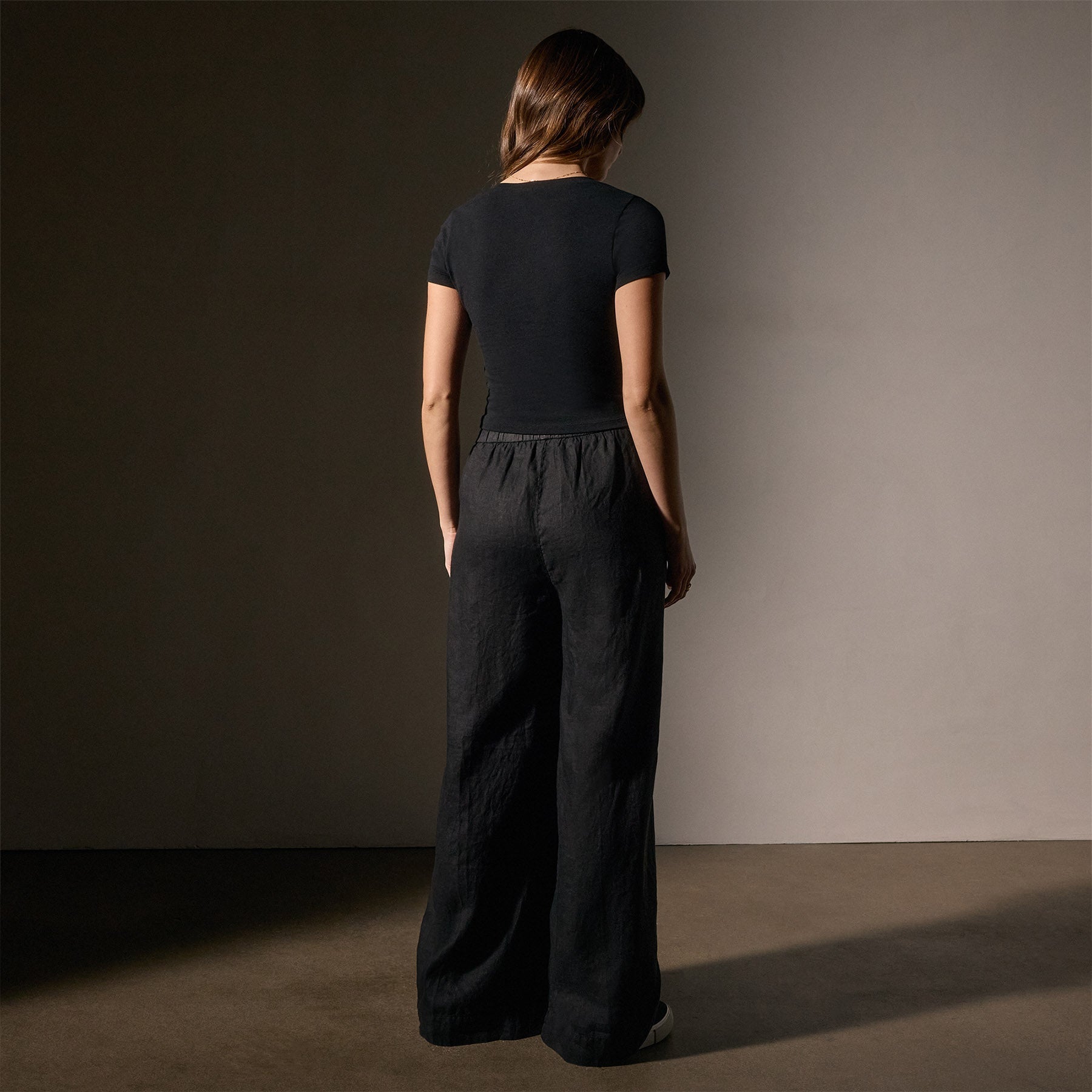 Black V Neck Cropped T-Shirt for Women - Casual Summer Top for Outfits & Layering