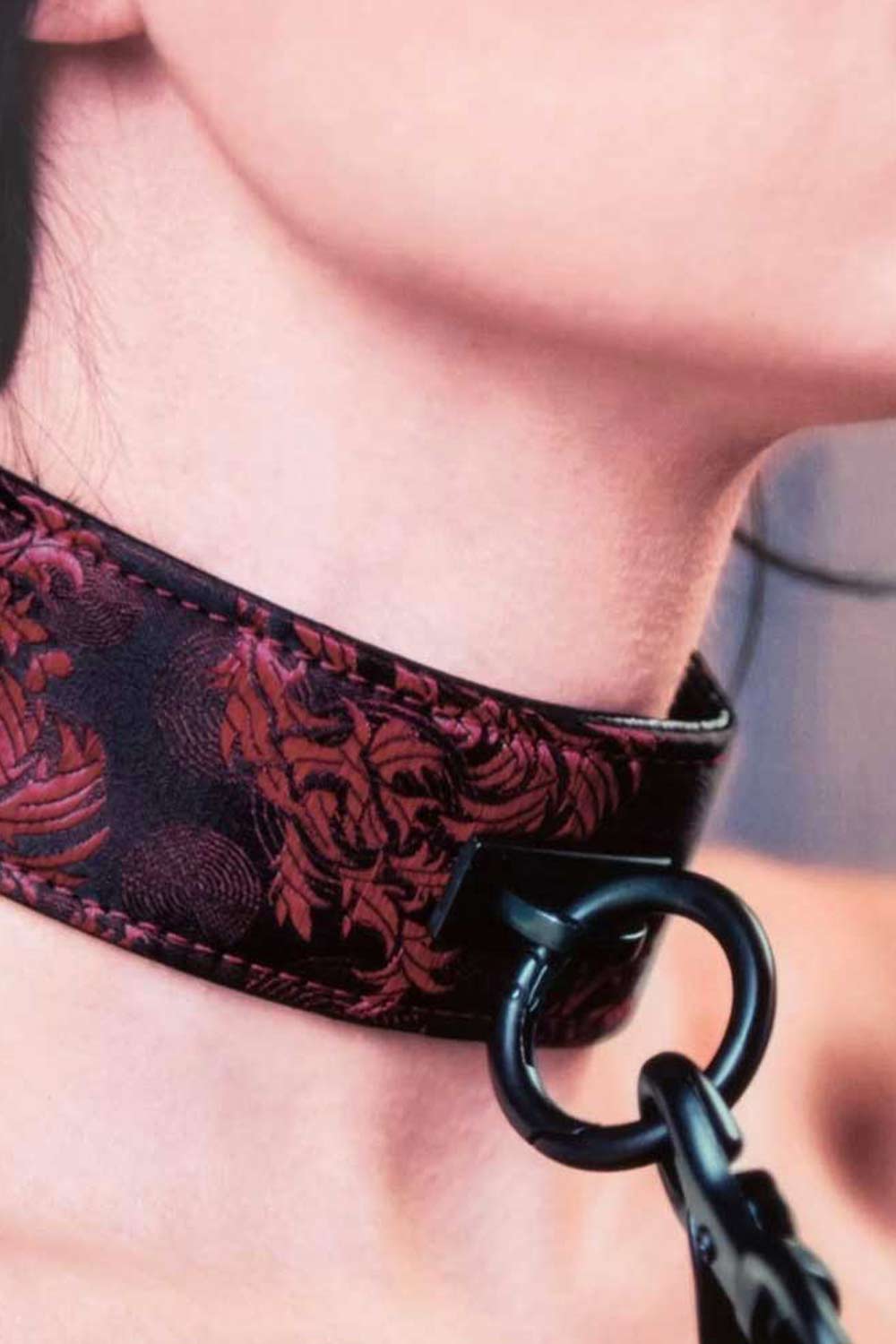 Bondage Collar with Leash - Adjustable Fetish Neck Restraint for BDSM, Role Play & Cosplay - Perfect for Dominance, Submission & Sensual Play