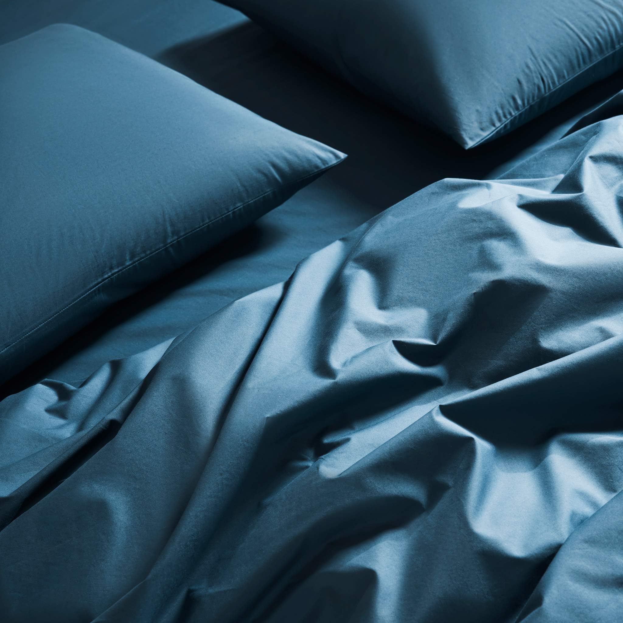 Brooklinen 100% Cotton Sateen 4-Piece Twin Sheet Set - Ultra Soft Luxury Bedding (1 Fitted Sheet, 1 Flat Sheet, 2 Pillowcases) in Deep Abyss Blue - Perfect for Guest Rooms, Dorm Beds & Cozy Sleep