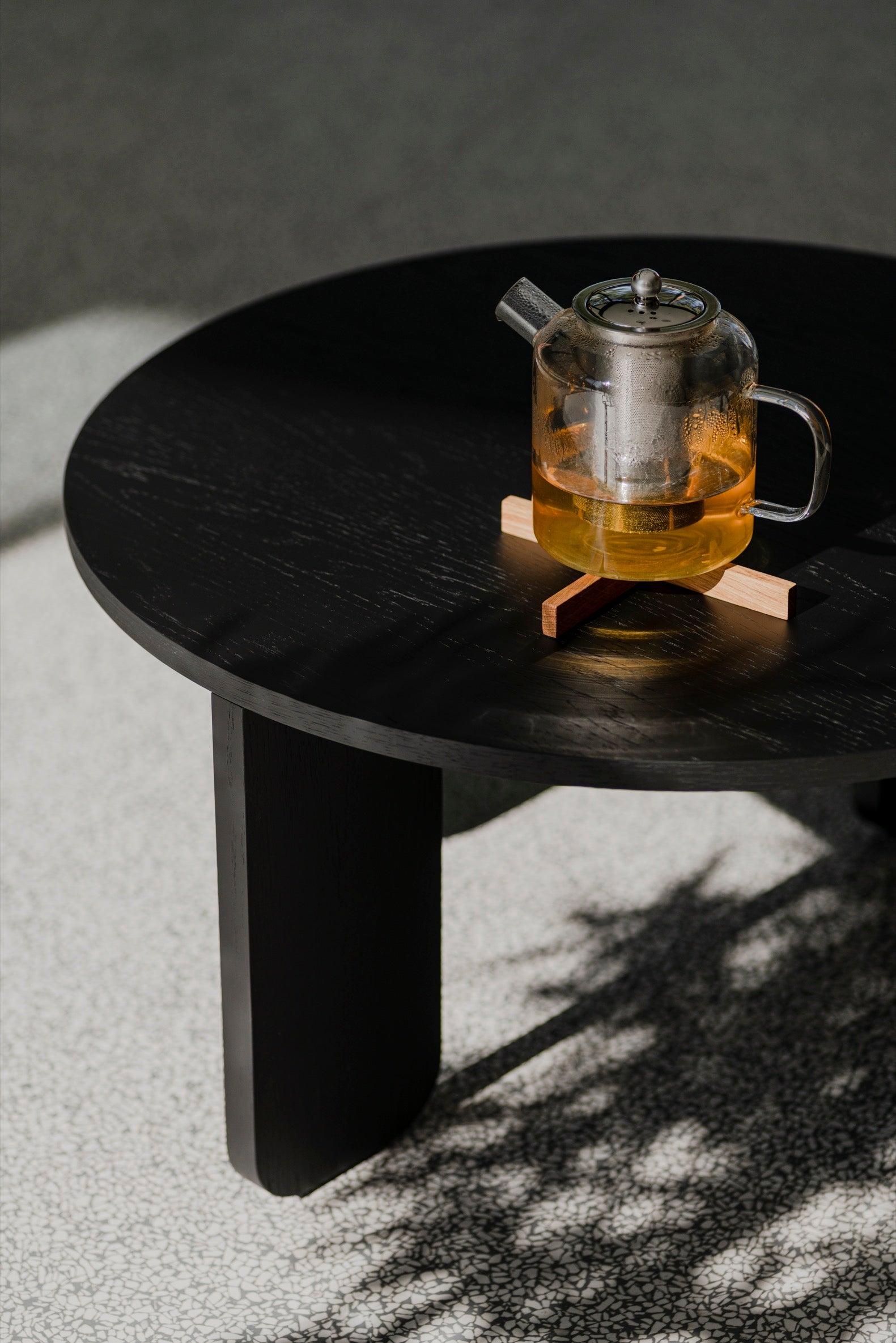 Modern Large Kuvu Coffee Table - Stylish Living Room Centerpiece for Home Decor & Entertainment Spaces