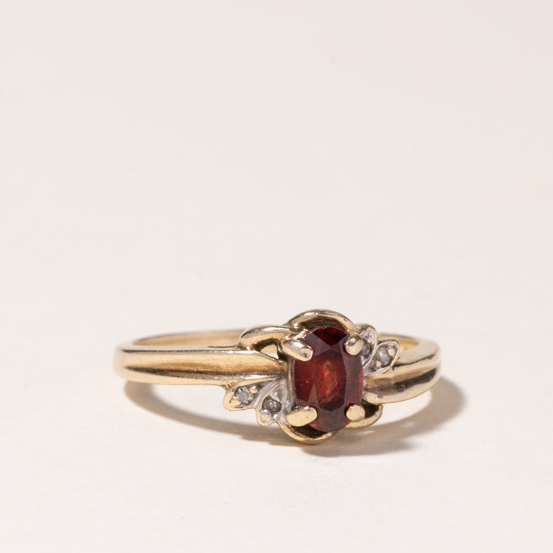 10K Yellow Gold Garnet & Diamond Ring - 0.52ct Garnet & 0.01ctw Diamonds - Size 6 - Elegant Birthstone Jewelry for Women - Perfect for Anniversary, Birthday & Valentine's Day Gifts