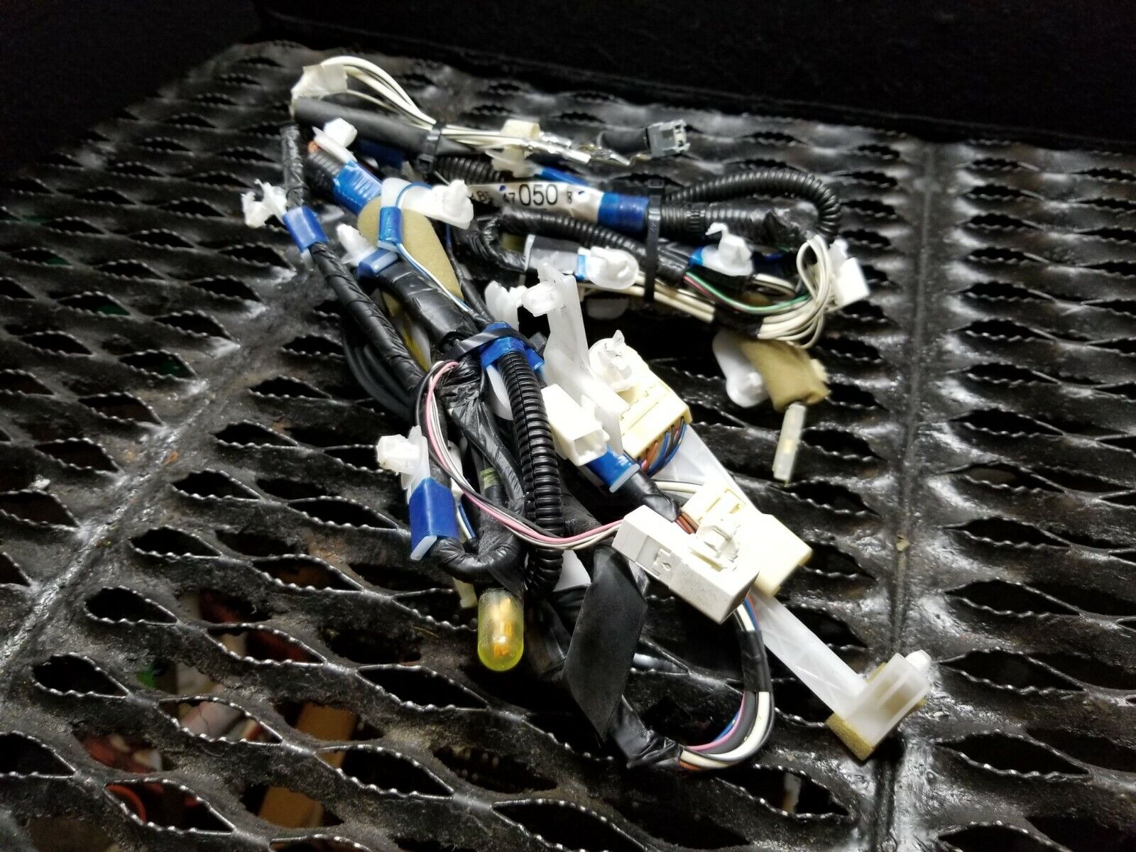 2004-2009 Toyota Prius Trunk Lid Wire Harness 82185-47050 OEM Replacement Part - Perfect for Electrical Repairs & Maintenance