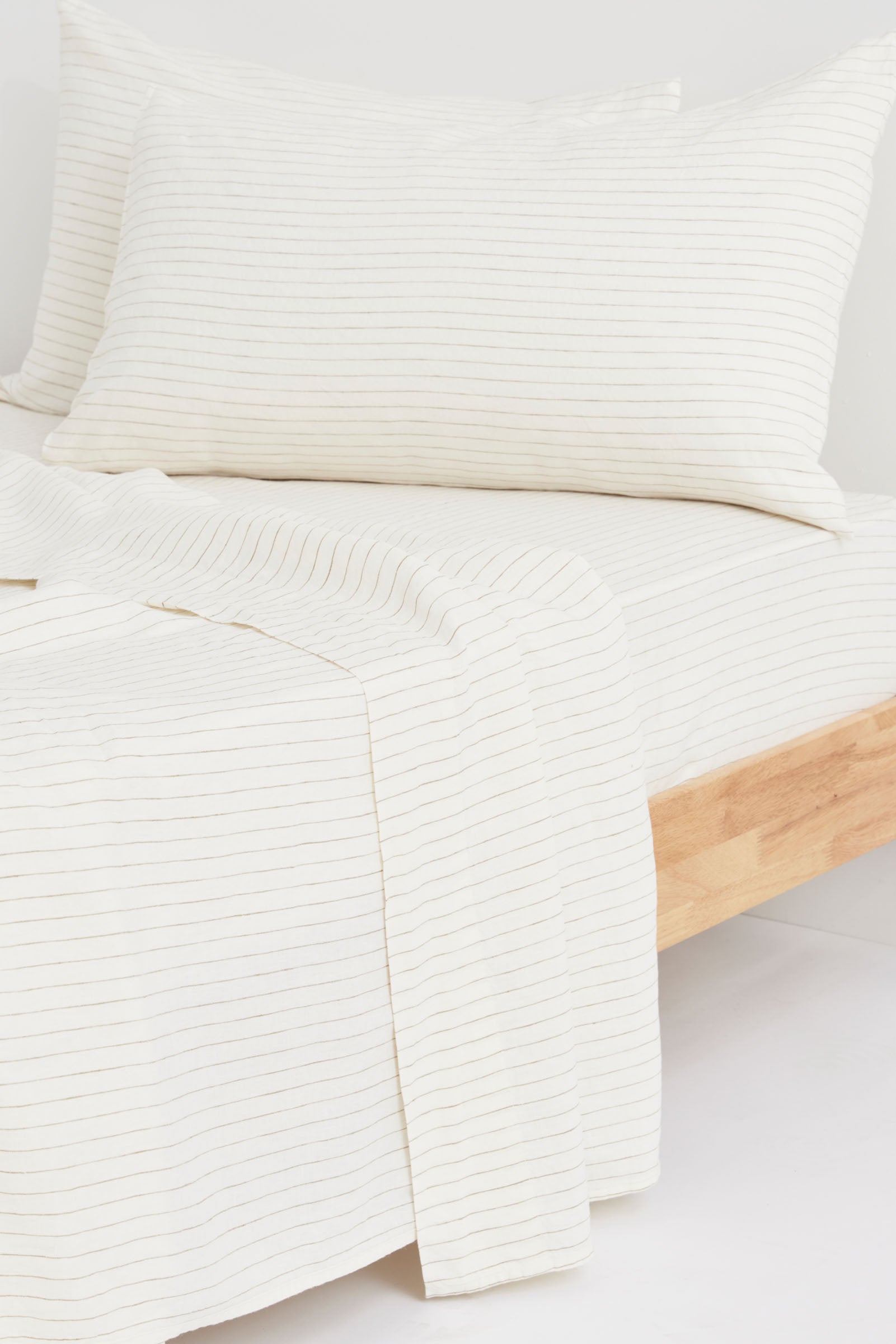 Premium 100% Linen Fitted Sheet - Olive Pinstripe Design - Queen Size Bed Sheet Set - Breathable & Wrinkle-Resistant - Perfect for Master Bedroom, Guest Room & Vacation Homes