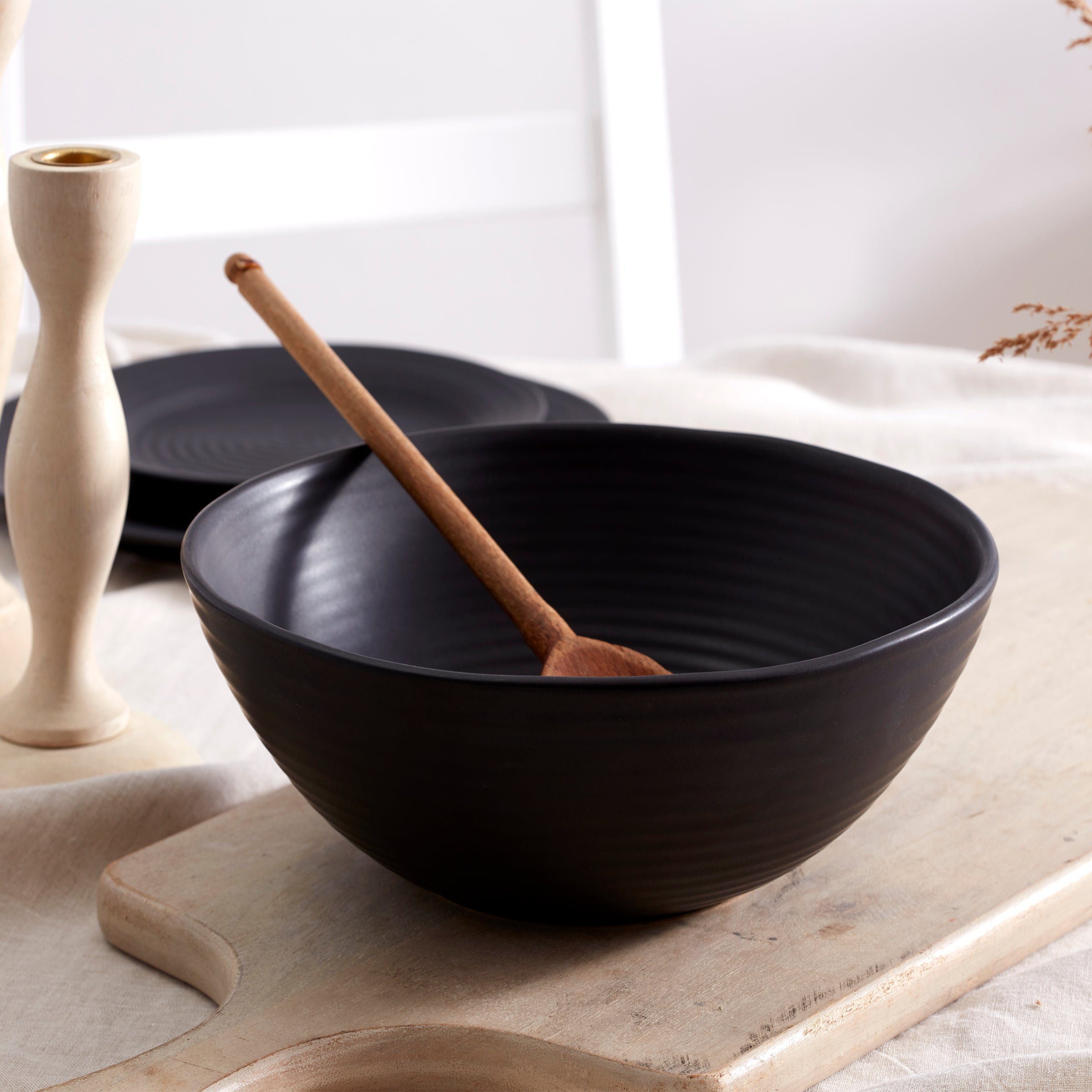 Premium Ridge Black 12-Piece Dinnerware Set - Elegant Porcelain Plates, Bowls & Mugs for Modern Dining - Perfect for Dinner Parties, Family Meals & Restaurant-Style Presentation