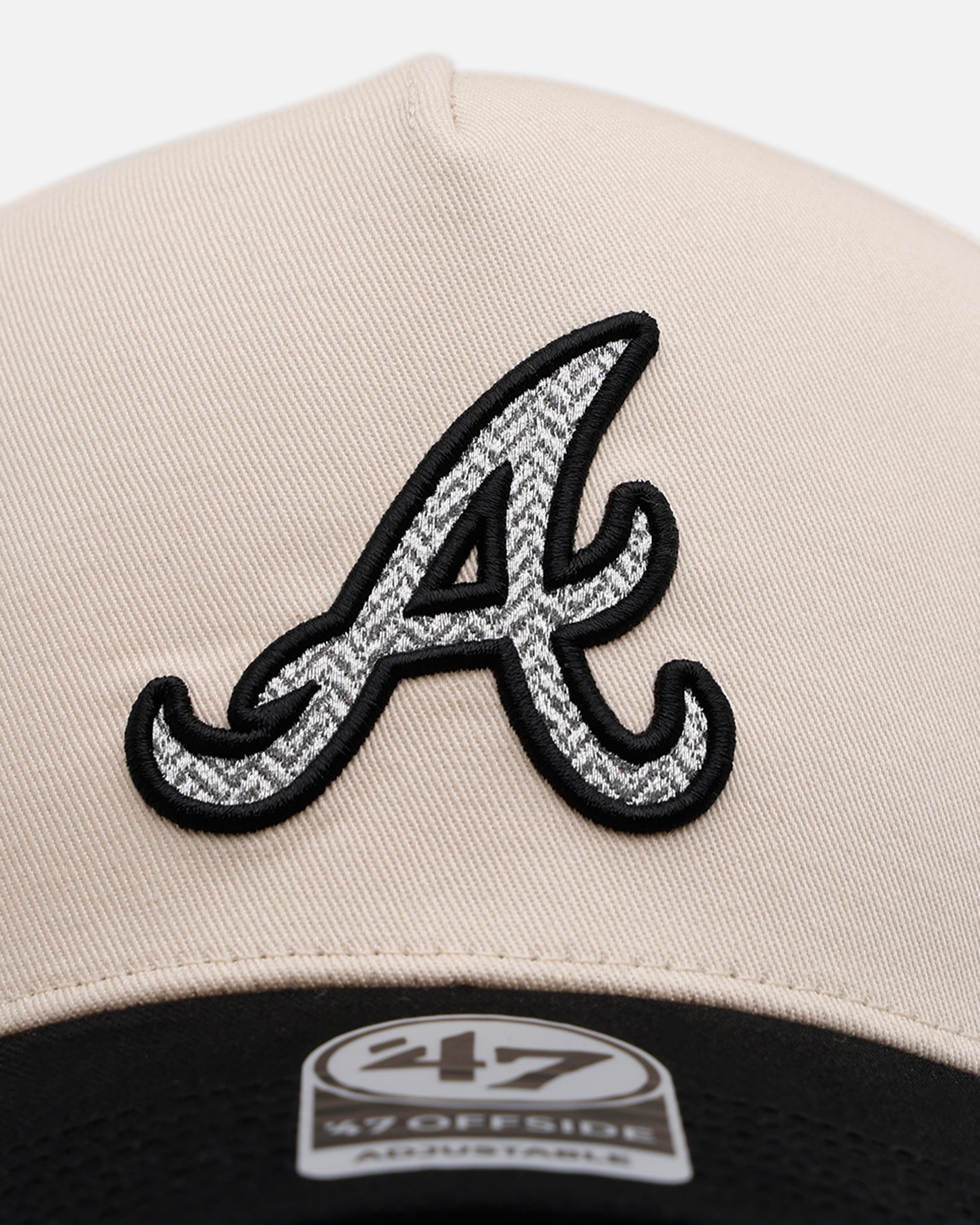 47 Brand Atlanta Braves 'Herringbone' 47 Offside Snapback Hat - Adjustable Natural/Black Baseball Cap for Men & Women - Perfect for Sports Fans, Casual Wear & Outdoor Activities