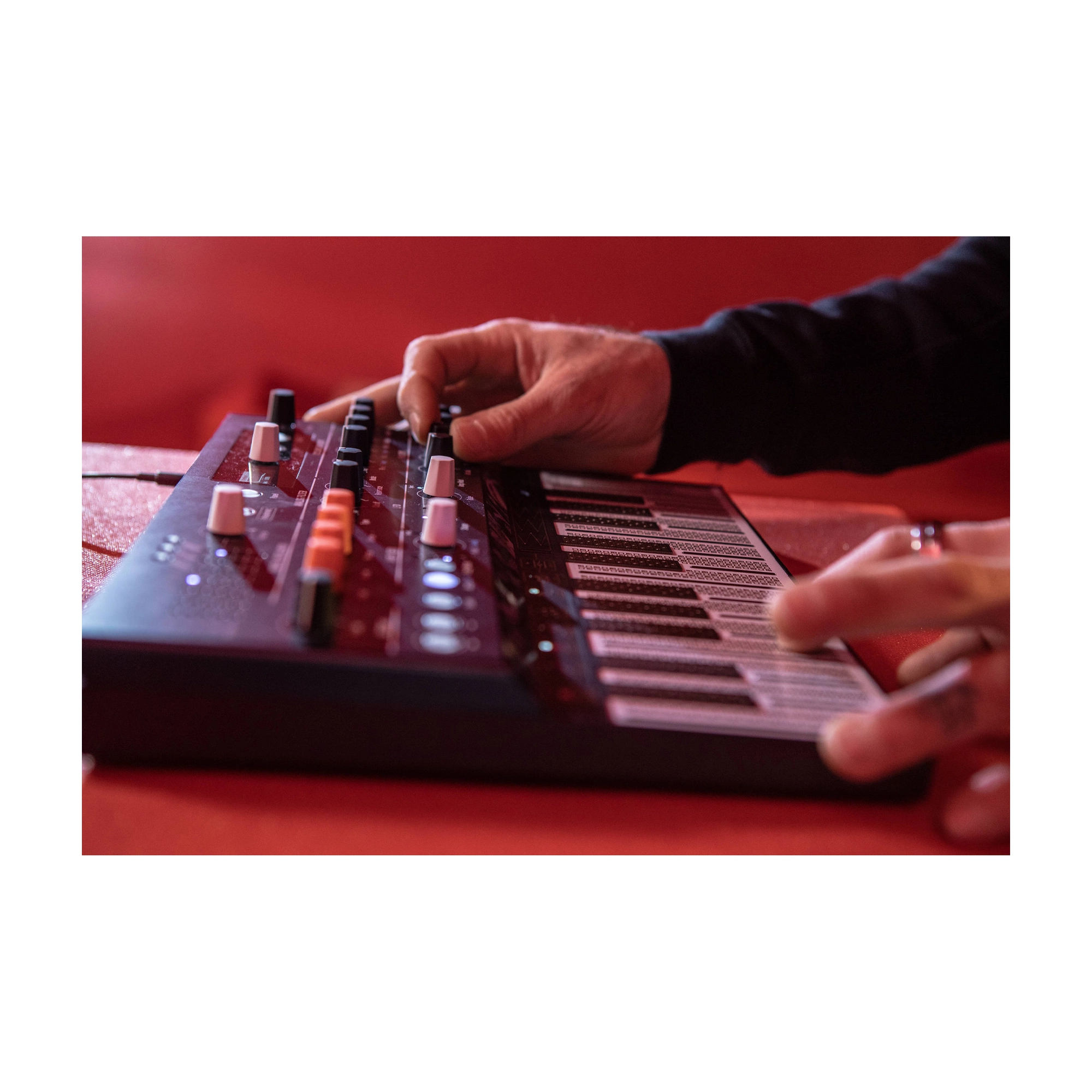 Arturia MicroFreak Hybrid Synthesizer - Digital & Analog Keyboard for Music Production, Live Performance & Studio Recording | Perfect for Electronic Music Producers & Sound Designers