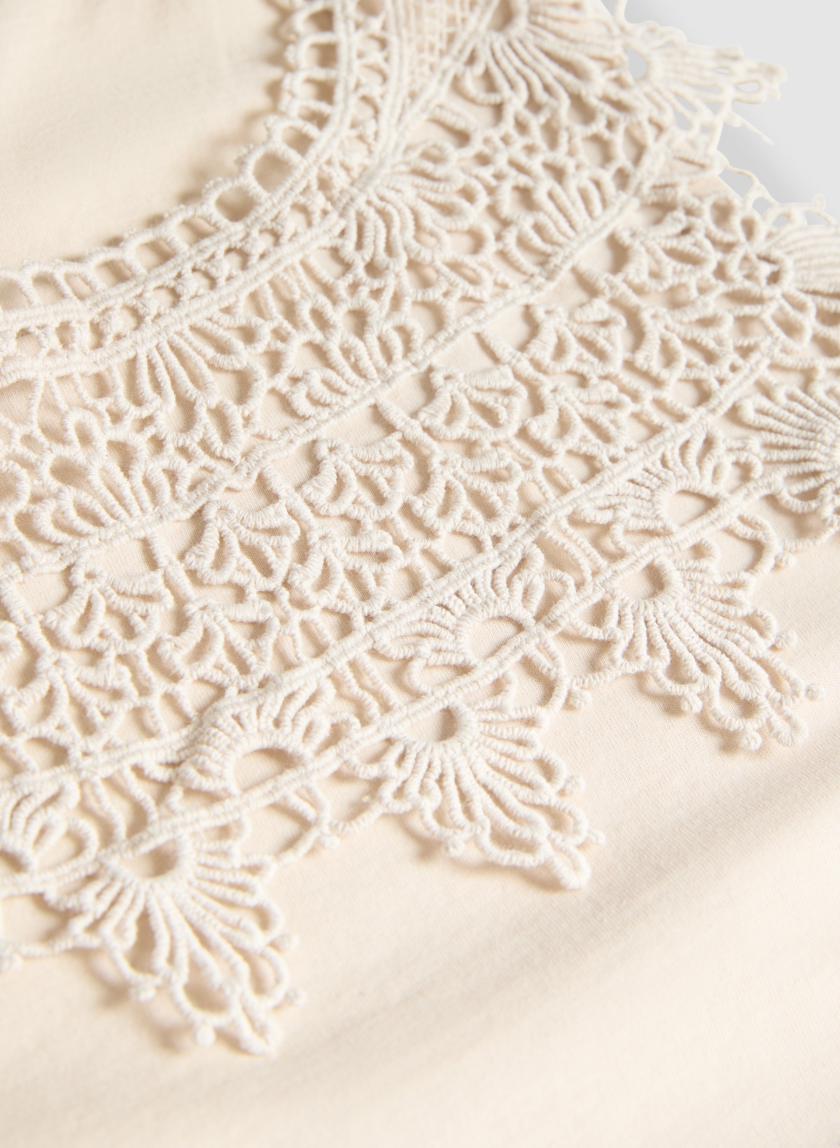 Stylish Crochet Appliqué Tank Top for Women - Summer Boho Chic Blouse - Perfect for Beach, Music Festivals & Casual Outings