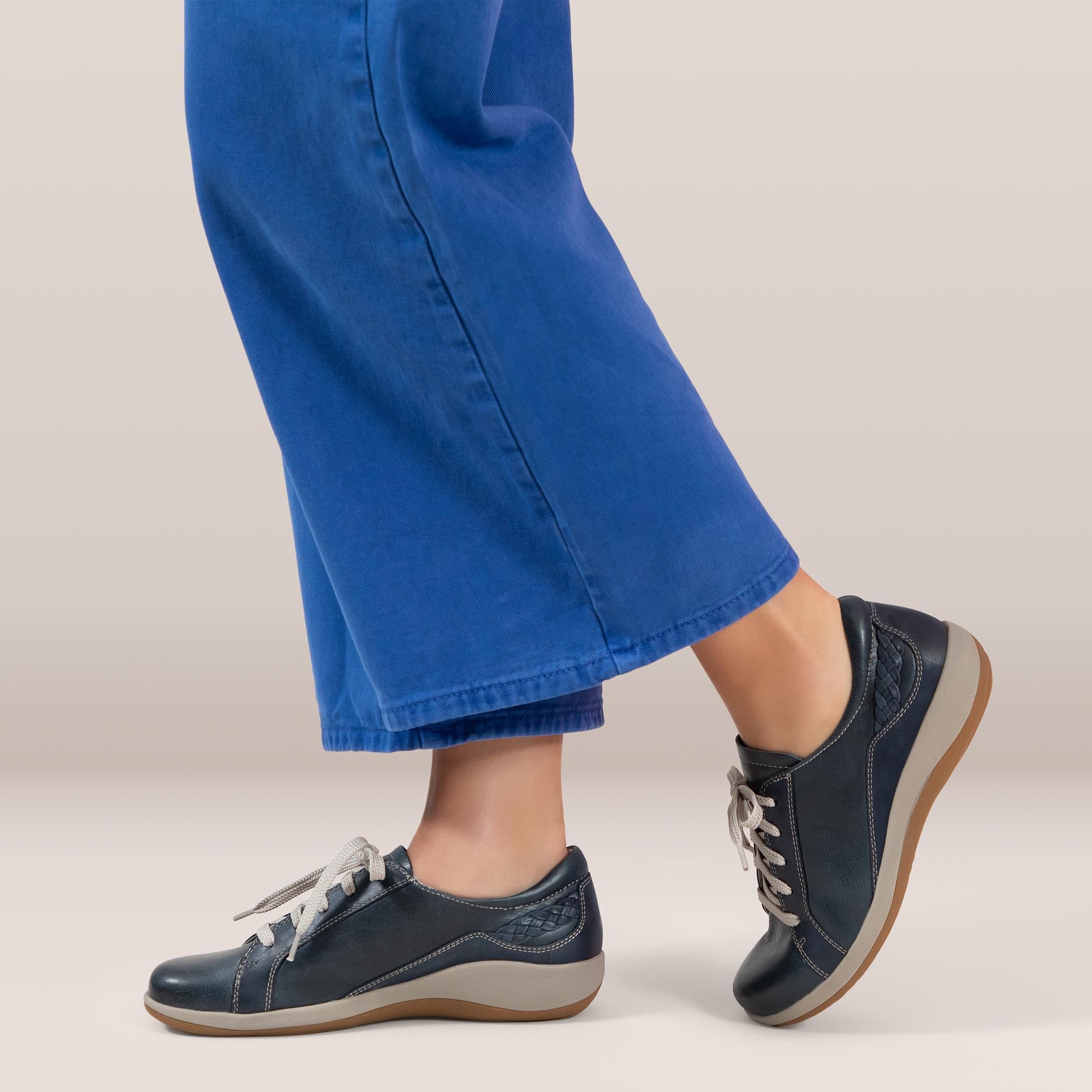 Aetrex Women's Dana Orthopedic Lace-Up Oxford Leather Shoes - Lightweight Casual Sneakers with Arch Support for Walking, Work & Everyday Comfort