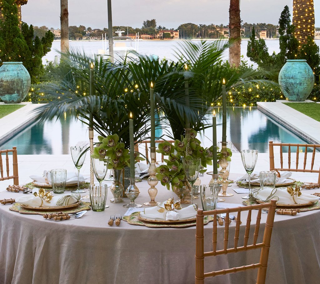 Bougainvillea Gold Napkin Rings Set of 4 - Elegant Floral Table Decor for Weddings, Dinner Parties & Holiday Gatherings