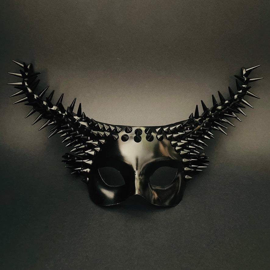 Spiked Horn Mask - Gothic Cosplay, Halloween Costume, LARP Accessory for Dark Fantasy & Horror Events