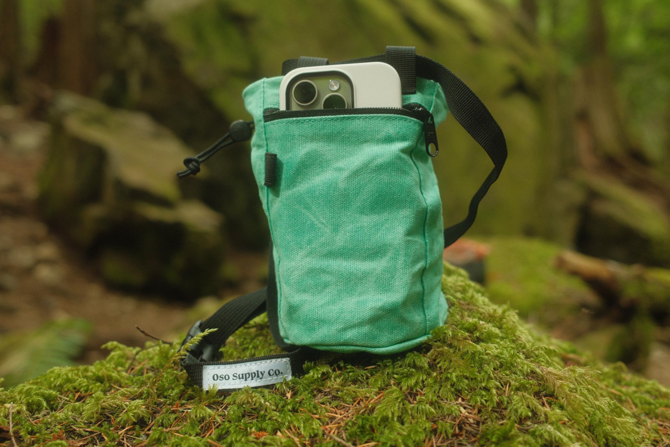 Premium Waxed Canvas Chalk Bag for Rock Climbing & Bouldering - Durable Chalk Bucket with Adjustable Belt, Waterproof & Zippered Pocket - Ideal Climbing Gear for Indoor Gym & Outdoor Adventures - Perfect for Sport Climbing, Training & Mountain Excursions