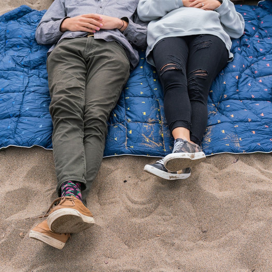 Ultra Soft 1 Person NanoLoft Puffy Blanket - Lightweight Warm Throw for Bed, Sofa & Travel - Perfect for Camping, Lounging and Cold Weather Coziness