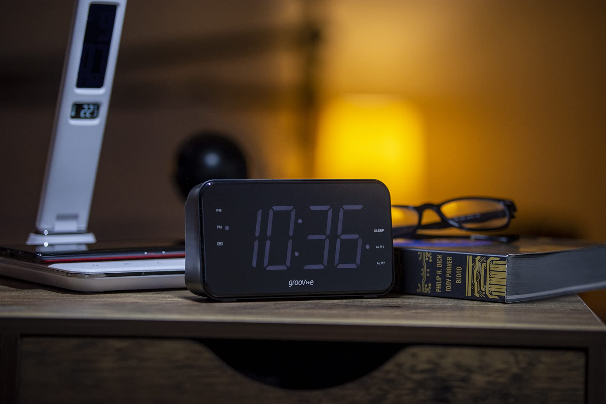 Groove Curve Radio - Rechargeable Digital FM Radio Alarm Clock with LCD Display, Dual Alarm, Dimmer & USB-C Charging - 20 Preset Stations - Perfect for Bedroom, Office, Travel & Emergency Use
