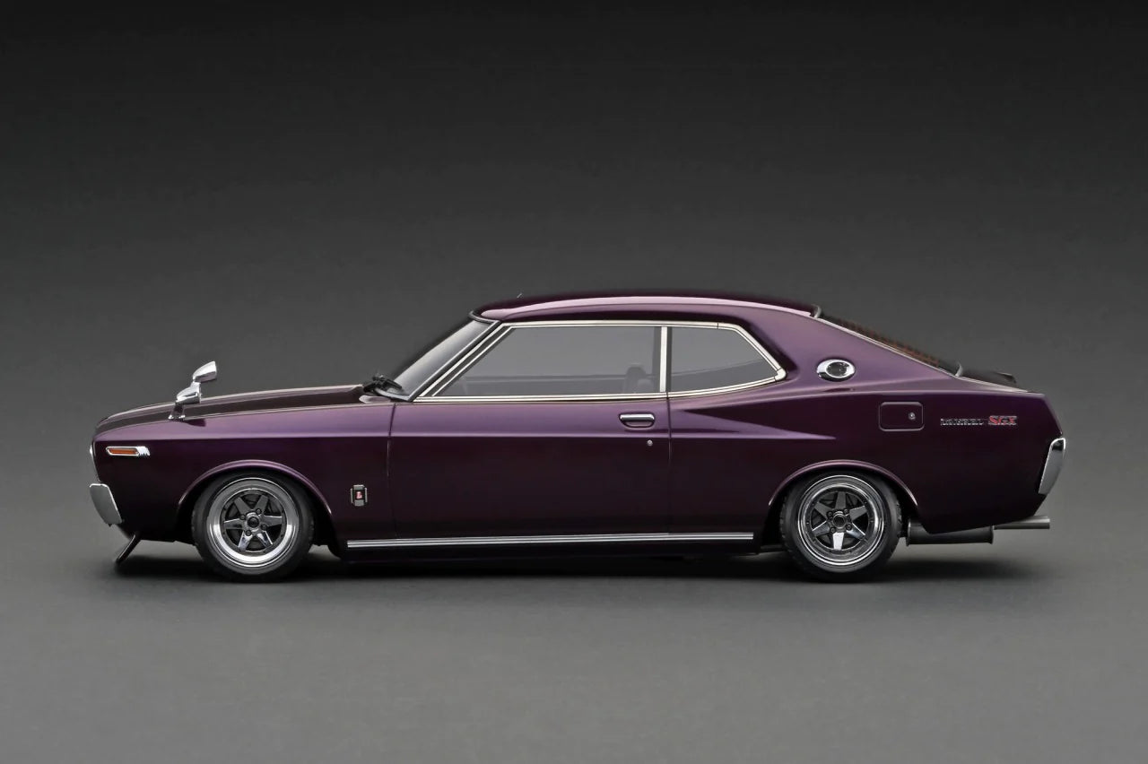 1:18 Scale Nissan Laurel 2000SGX (C130) Purple Diecast Model Car - Collectible Vintage Japanese Vehicle for Display & Racing Enthusiasts