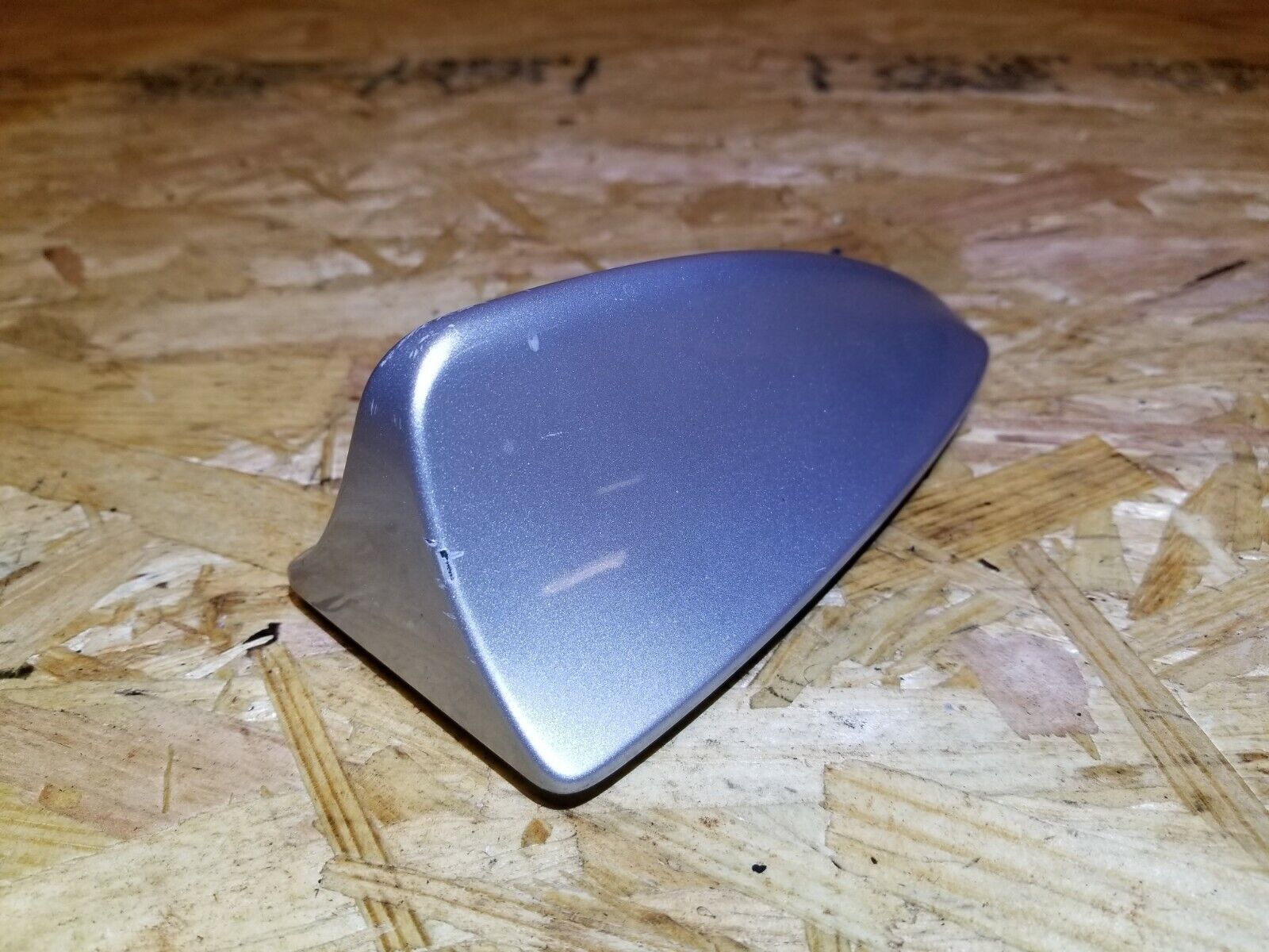 2004-2007 BMW 530xi E60 Shark Fin Roof Antenna Cover - OEM Replacement Part - Perfect for Car Upgrades & GPS Signal Enhancement