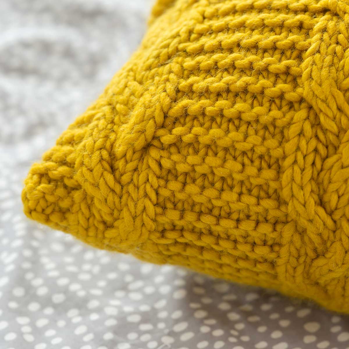DIY Cable Knit Cushion Cover Kit - Cozy Handmade Pillow Cover for Home Decor, Sofa & Bedroom Styling