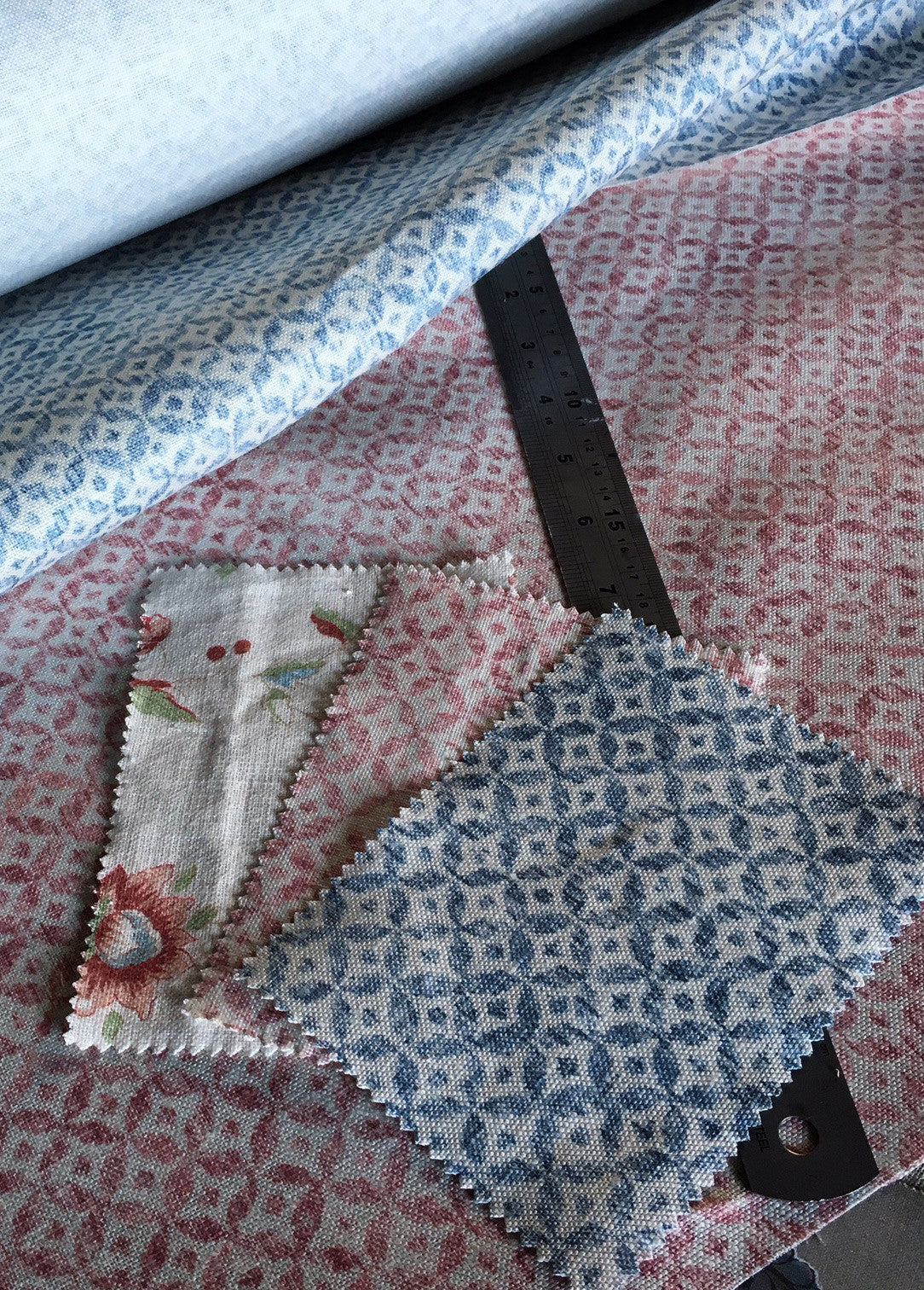 Premium Linen Fabric - Soft & Breathable Raspberry Red for Dresses, Curtains & Home Decor | Eco-Friendly & Durable Material for Sewing & DIY Projects