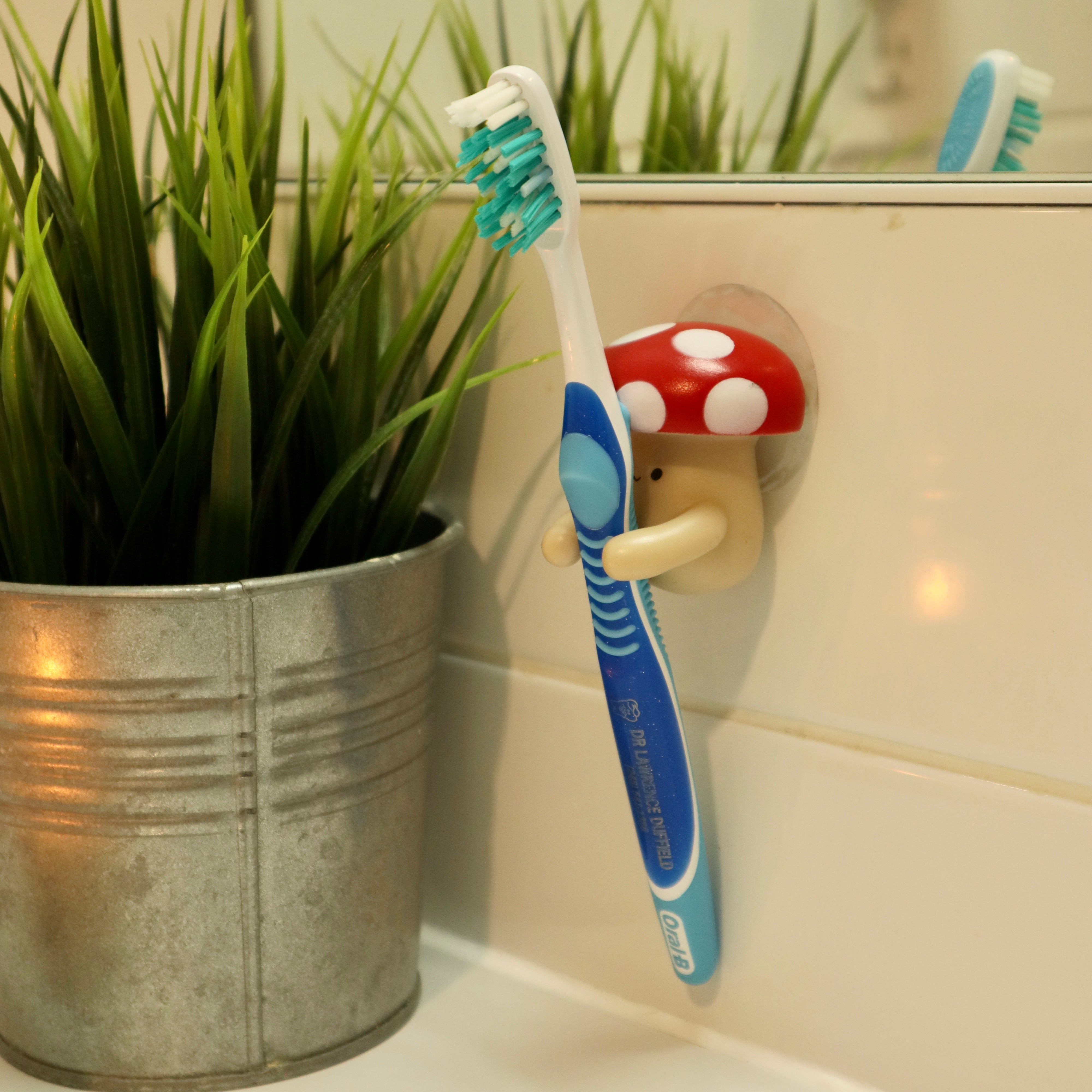 Eco-Friendly Mushroom-Shaped Toothbrush Holder - Bathroom Organizer for Kids & Adults, Perfect for Countertop or Wall Mount - Cute & Functional Home Decor