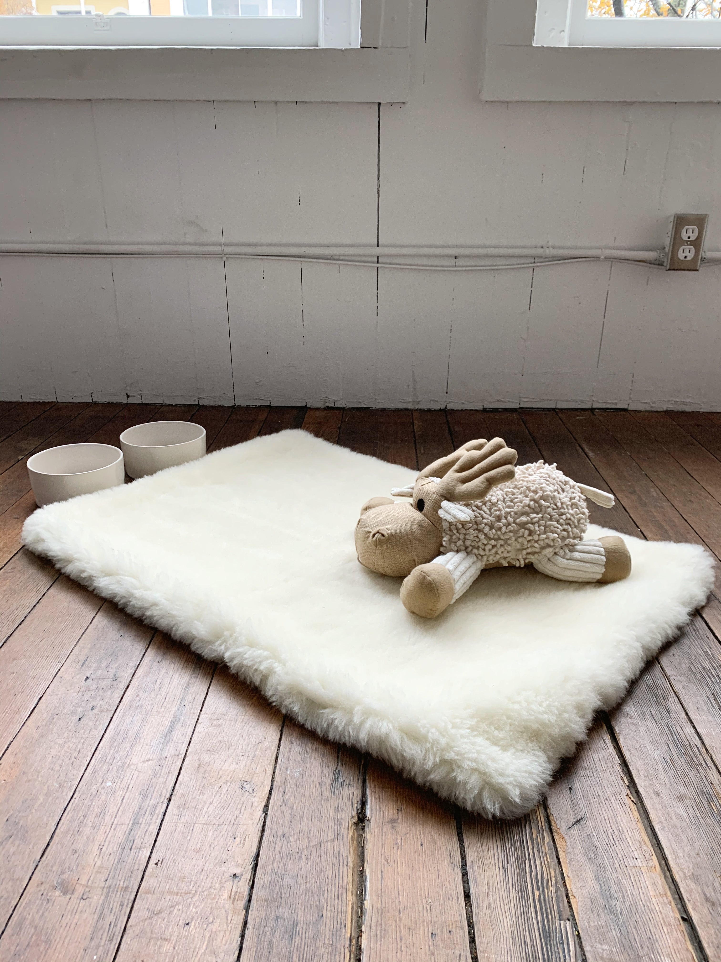 Premium Sheep Wool Pet Mats for Dogs & Cats - Soft & Durable Pet Bed Mat - Perfect for Beds, Floors & Crates - Eco-Friendly & Machine Washable